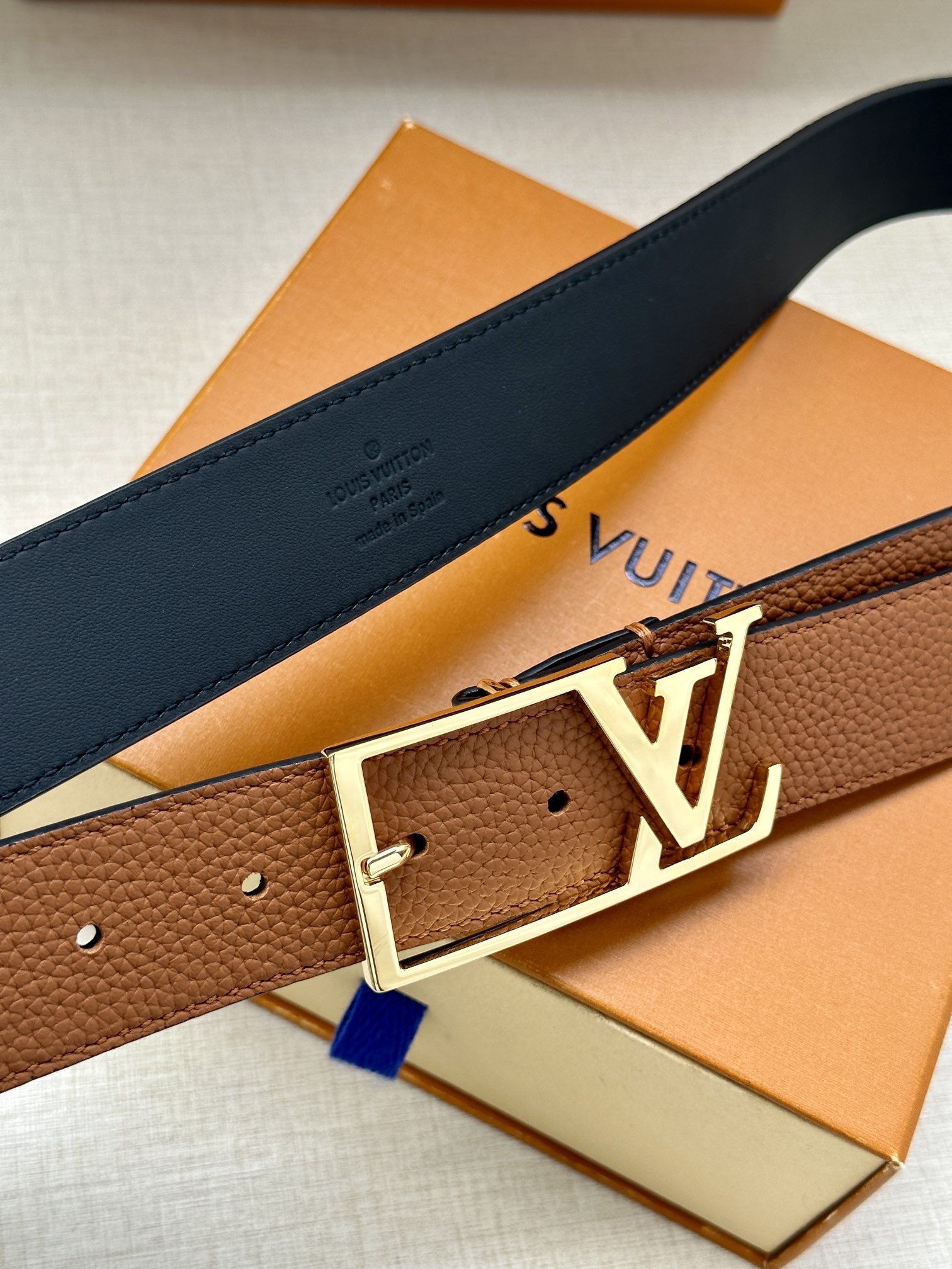 LV Style Leather Men's Belts Lookbook Reference image 2