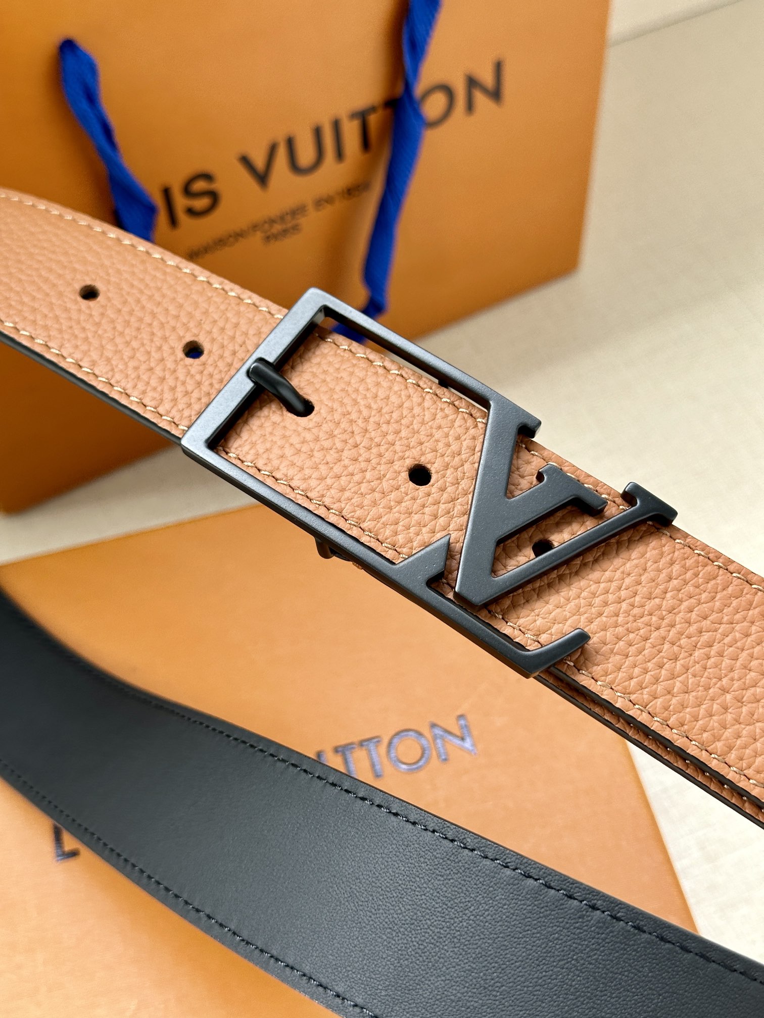 LV Style Leather Men's Belts Lookbook Reference image 2