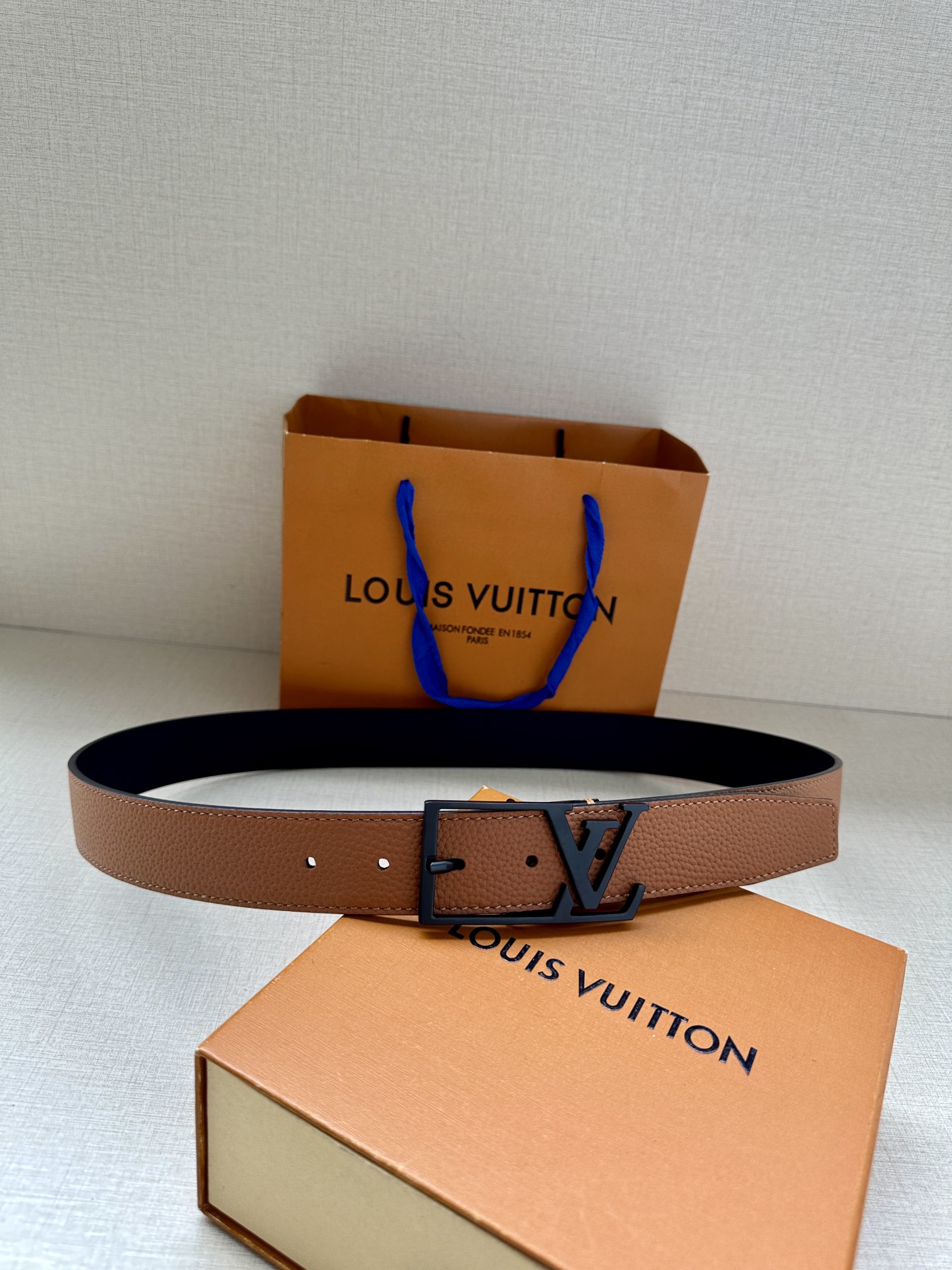 LV Style Leather Men's Belts Lookbook Reference image 1