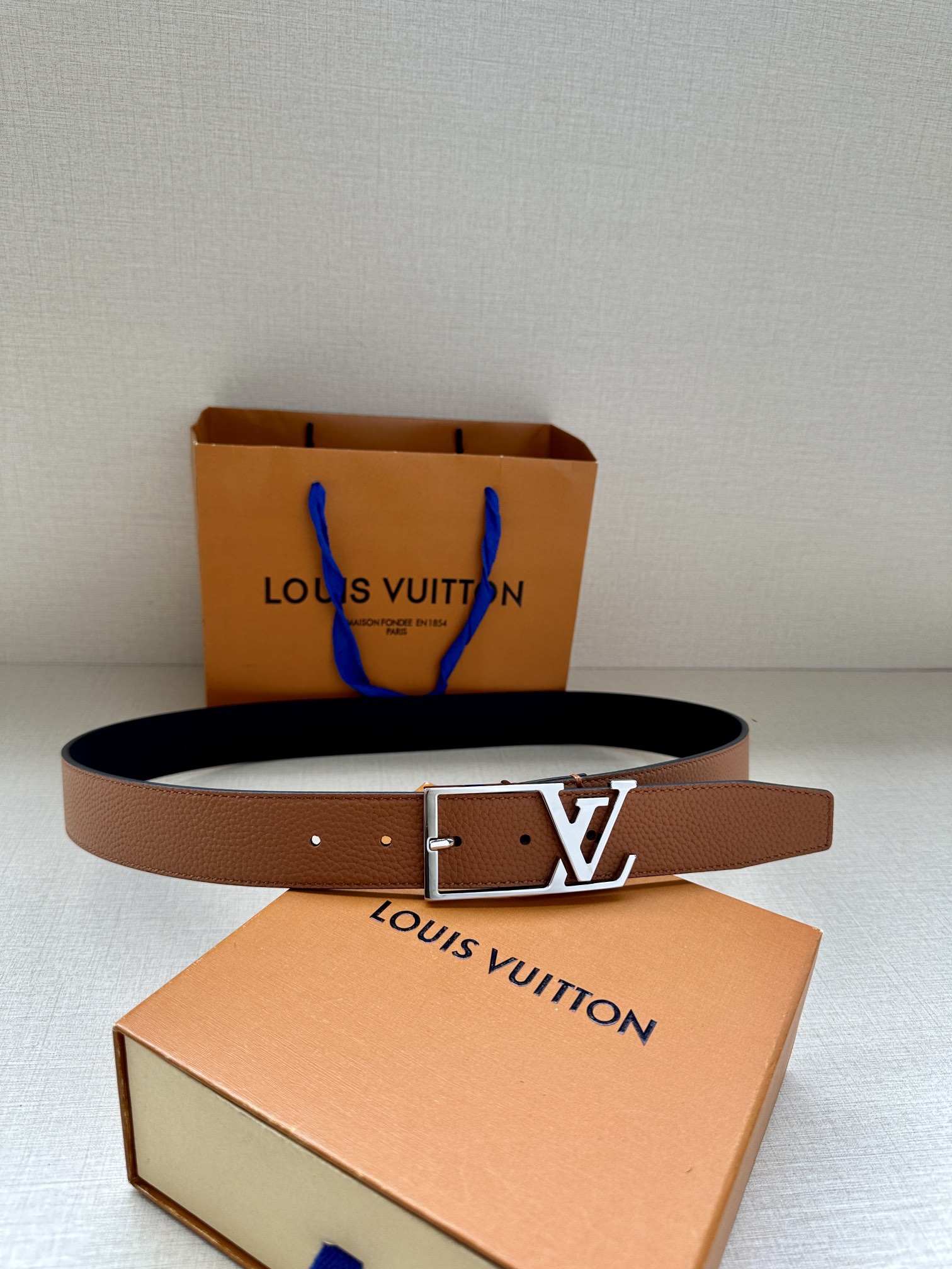 LV Style Leather Men's Belts Lookbook Reference image 1