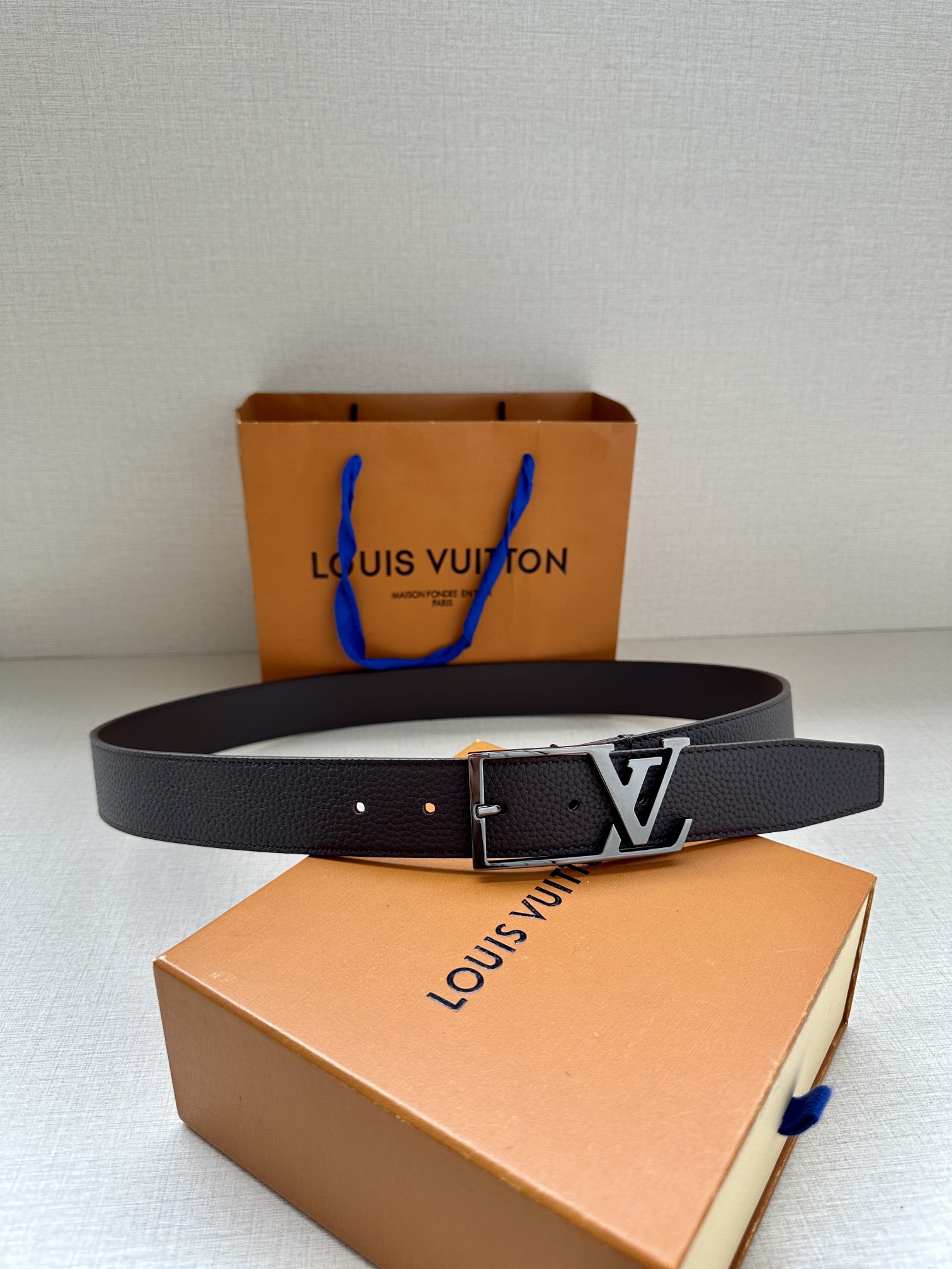LV Style Leather Men's Belts Lookbook Reference image 1