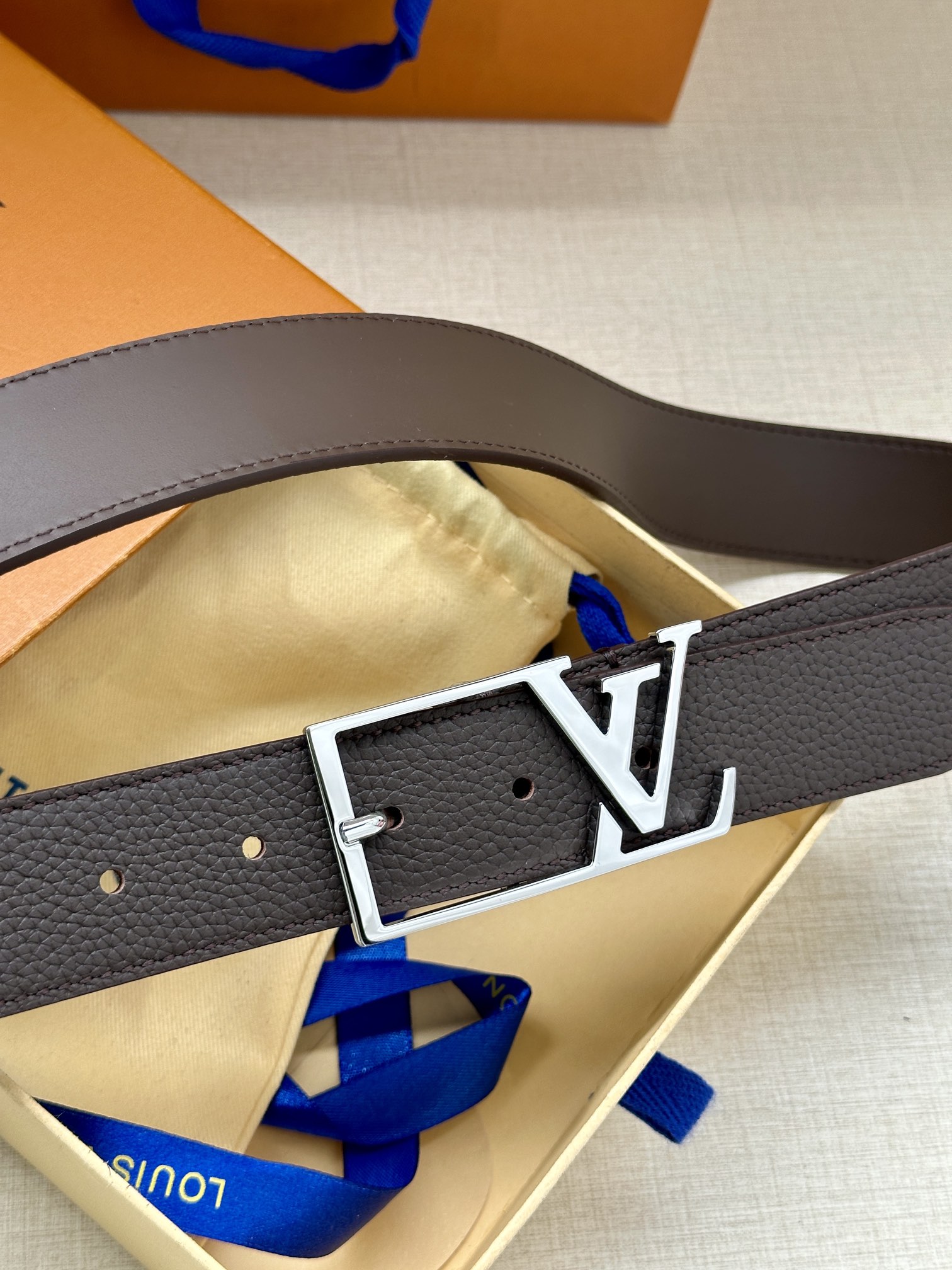 LV Style Leather Men's Belts Lookbook Reference image 2