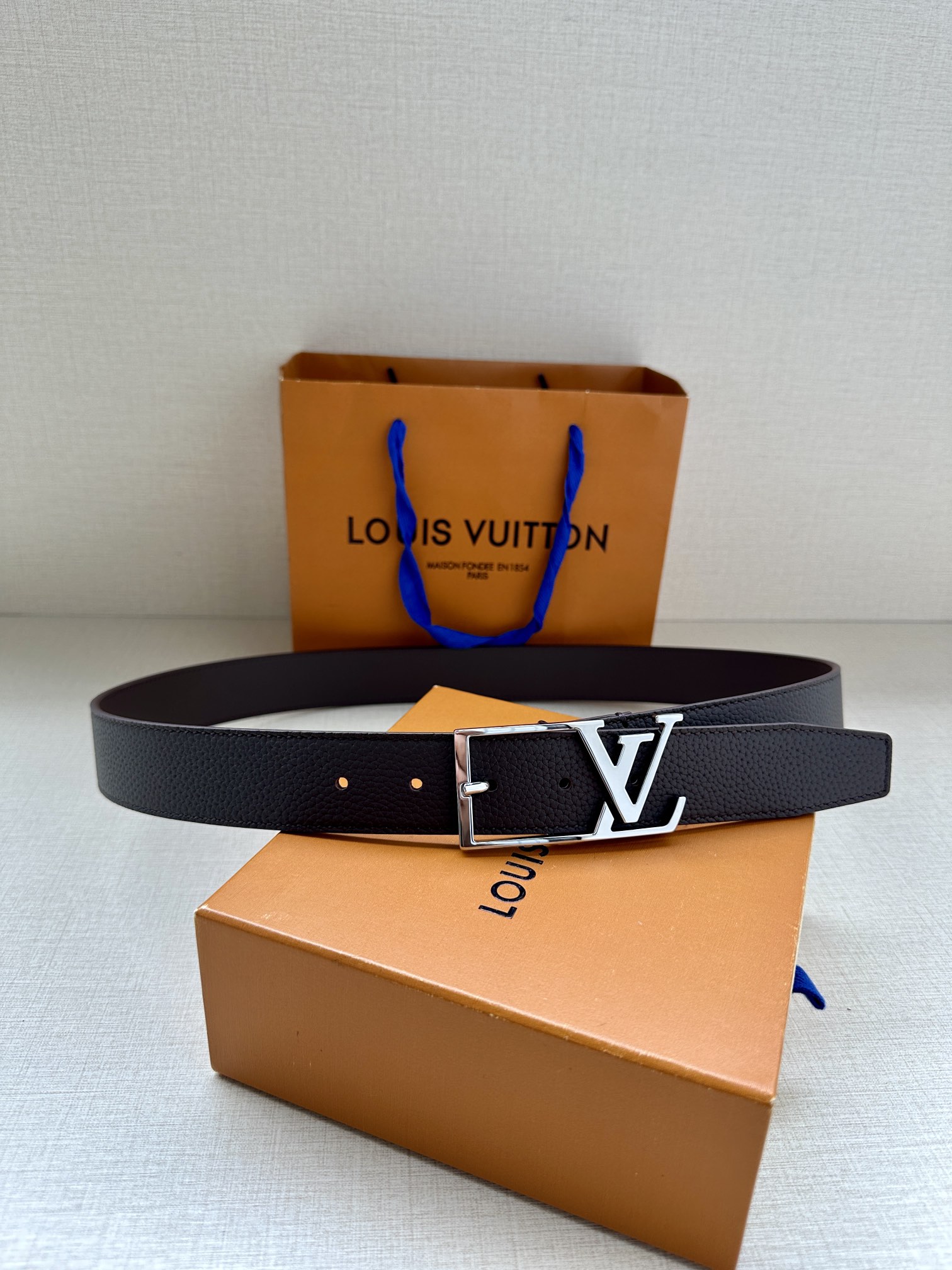LV Style Leather Men's Belts Lookbook Reference image 1