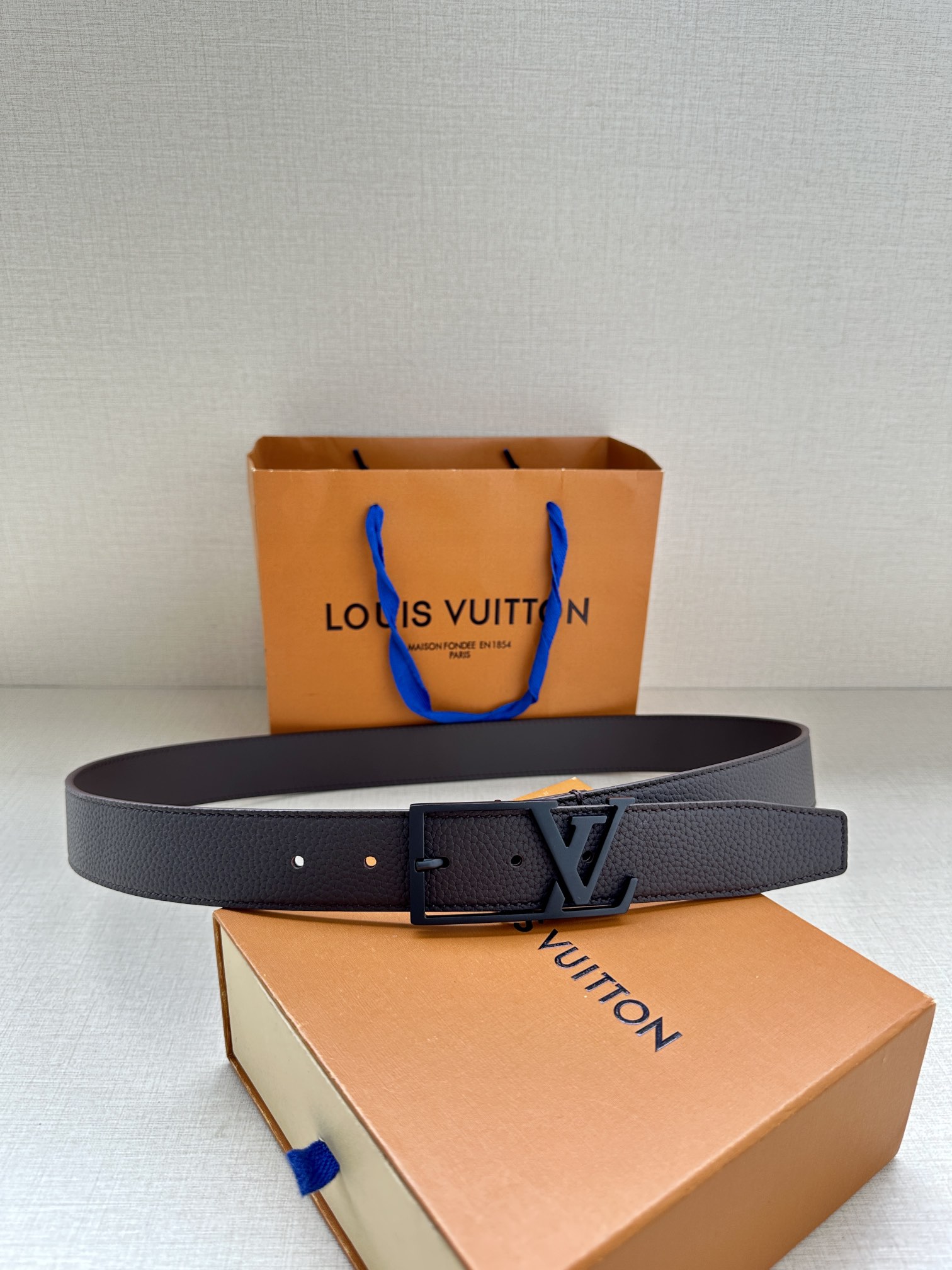 LV Style Leather Men's Belts Lookbook Reference image 1