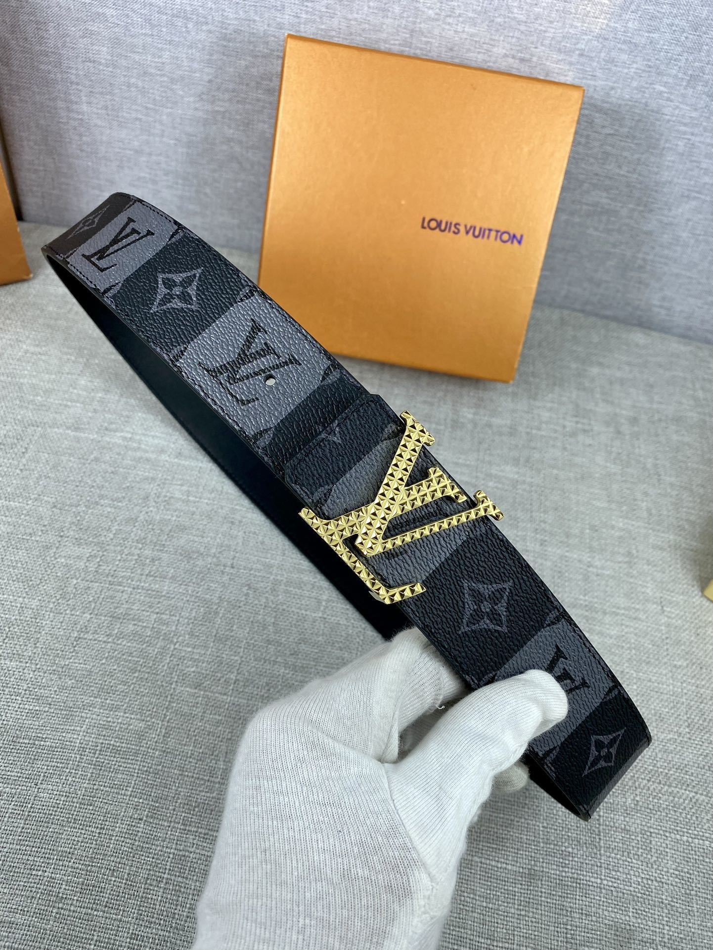路易威登男装艺术总监VirgilAbloh与Nigo再度携手令LVPyramideStripes40毫米