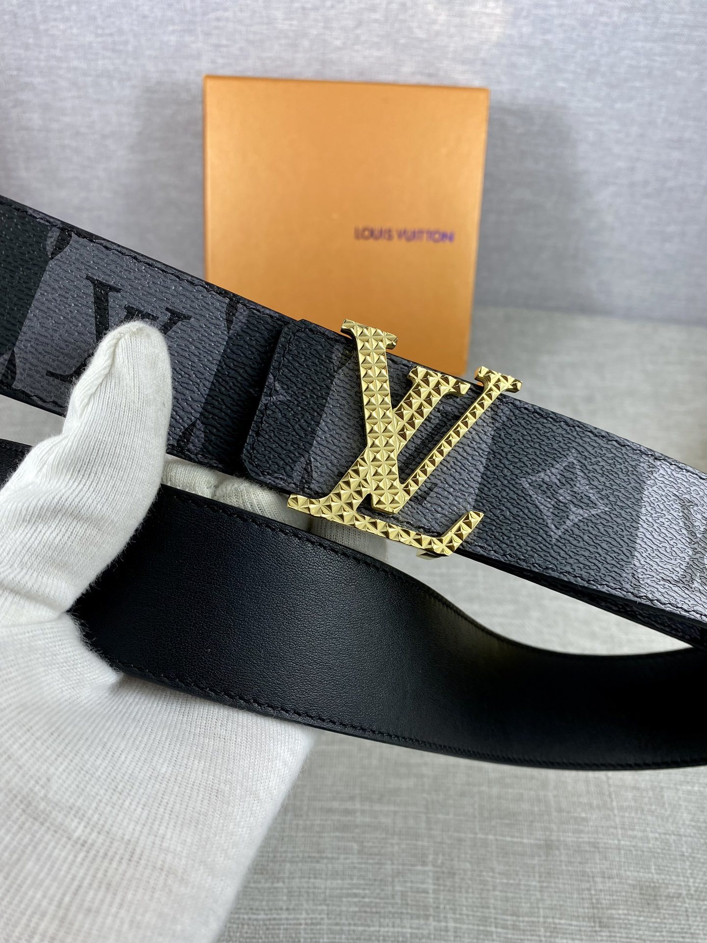 路易威登男装艺术总监VirgilAbloh与Nigo再度携手令LVPyramideStripes40毫米