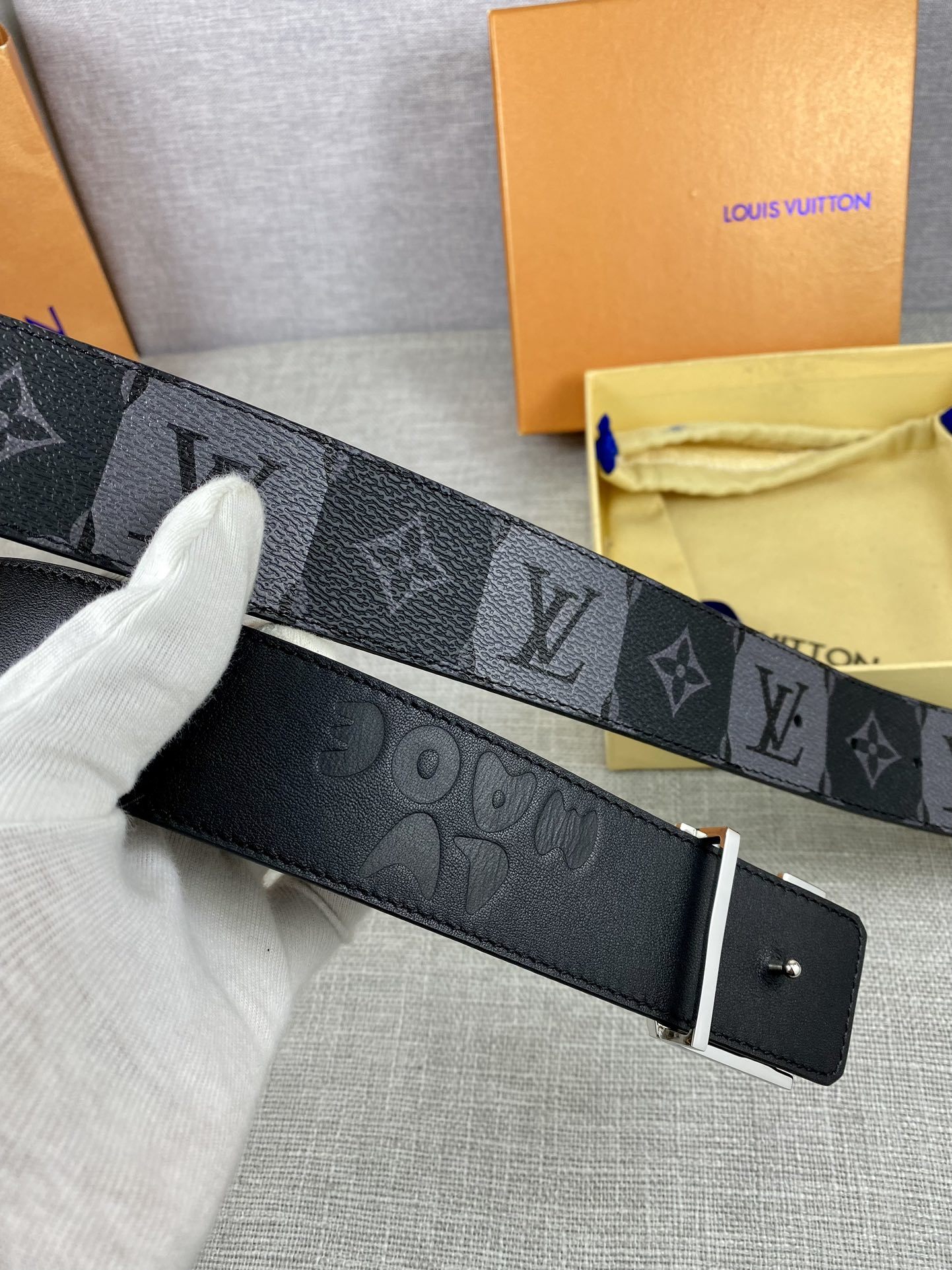 路易威登男装艺术总监VirgilAbloh与Nigo再度携手令LVPyramideStripes40毫米