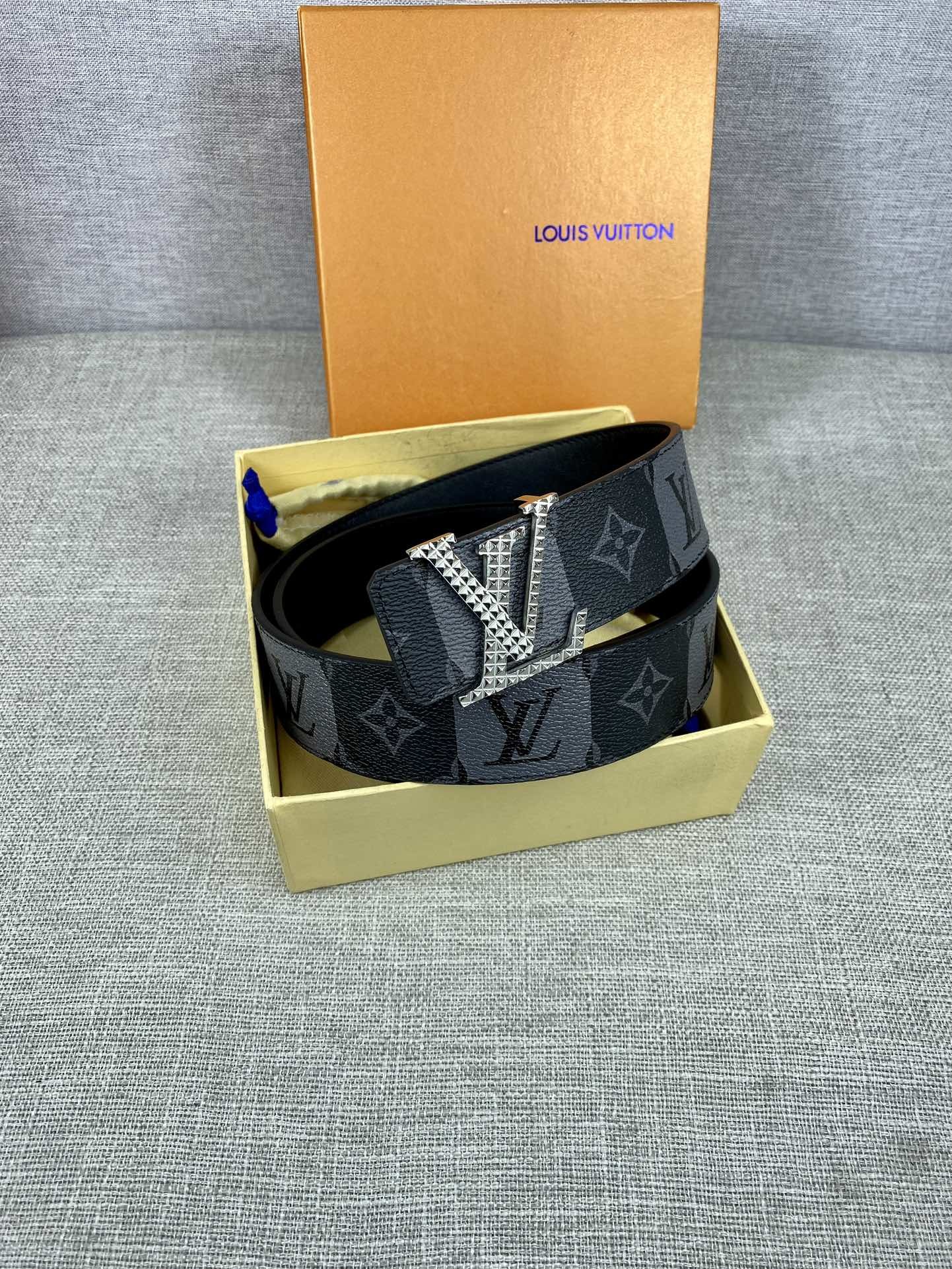 路易威登男装艺术总监VirgilAbloh与Nigo再度携手令LVPyramideStripes40毫米