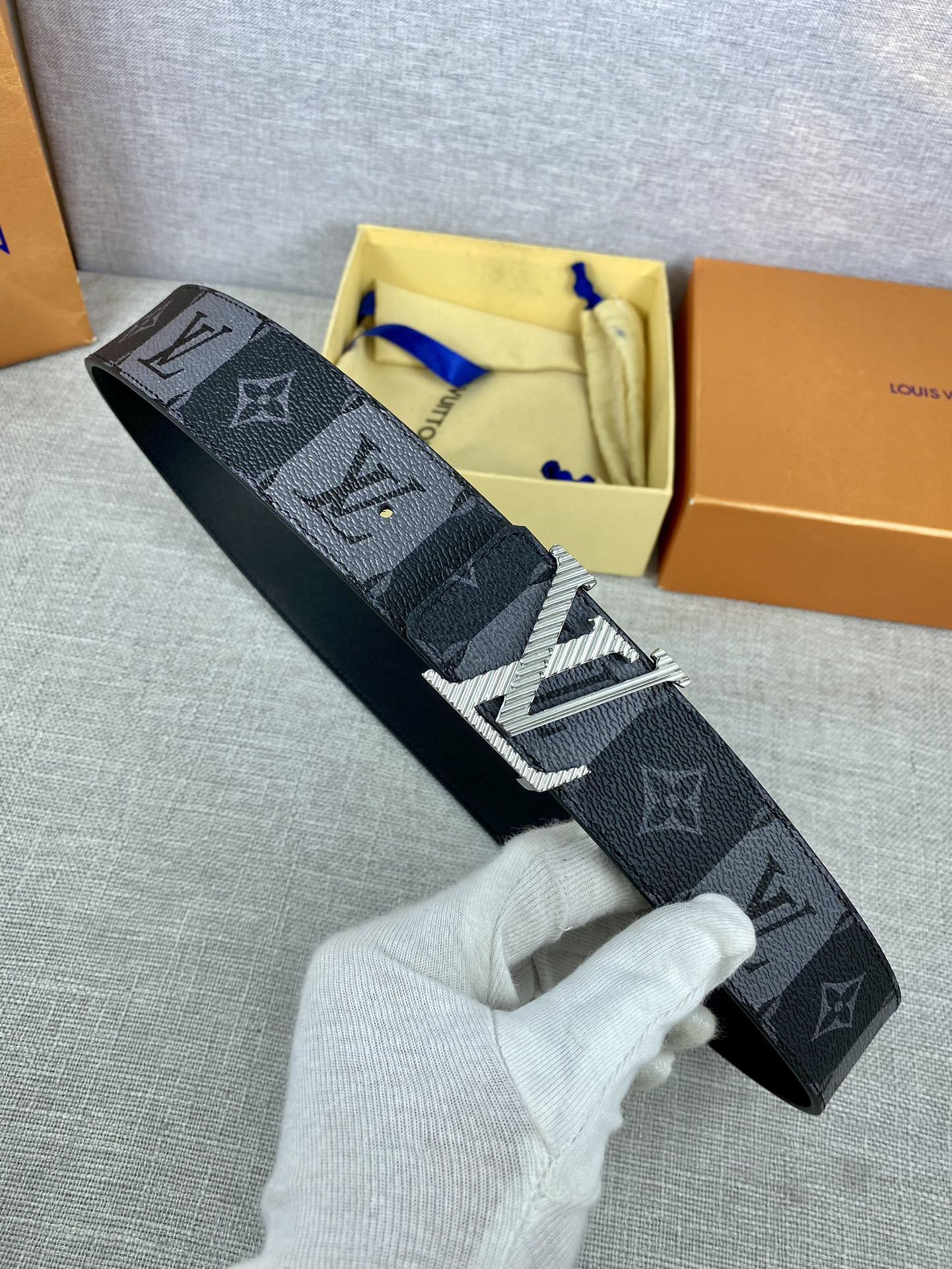 路易威登男装艺术总监VirgilAbloh与Nigo再度携手令LVPyramideStripes40毫米