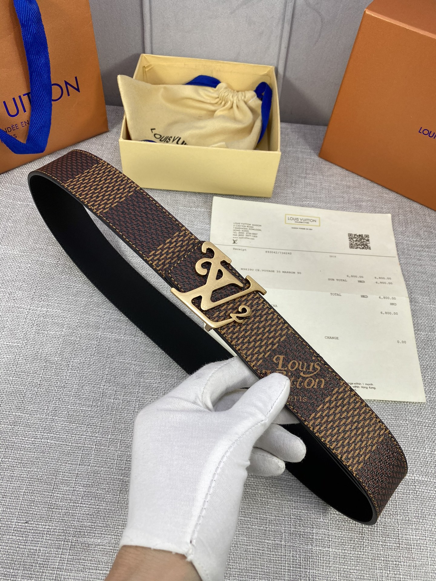 日本设计师Nigo的联名胶囊系列推出Squared腰带大号Damier图案和素净小牛皮分饰两面以精湛工艺