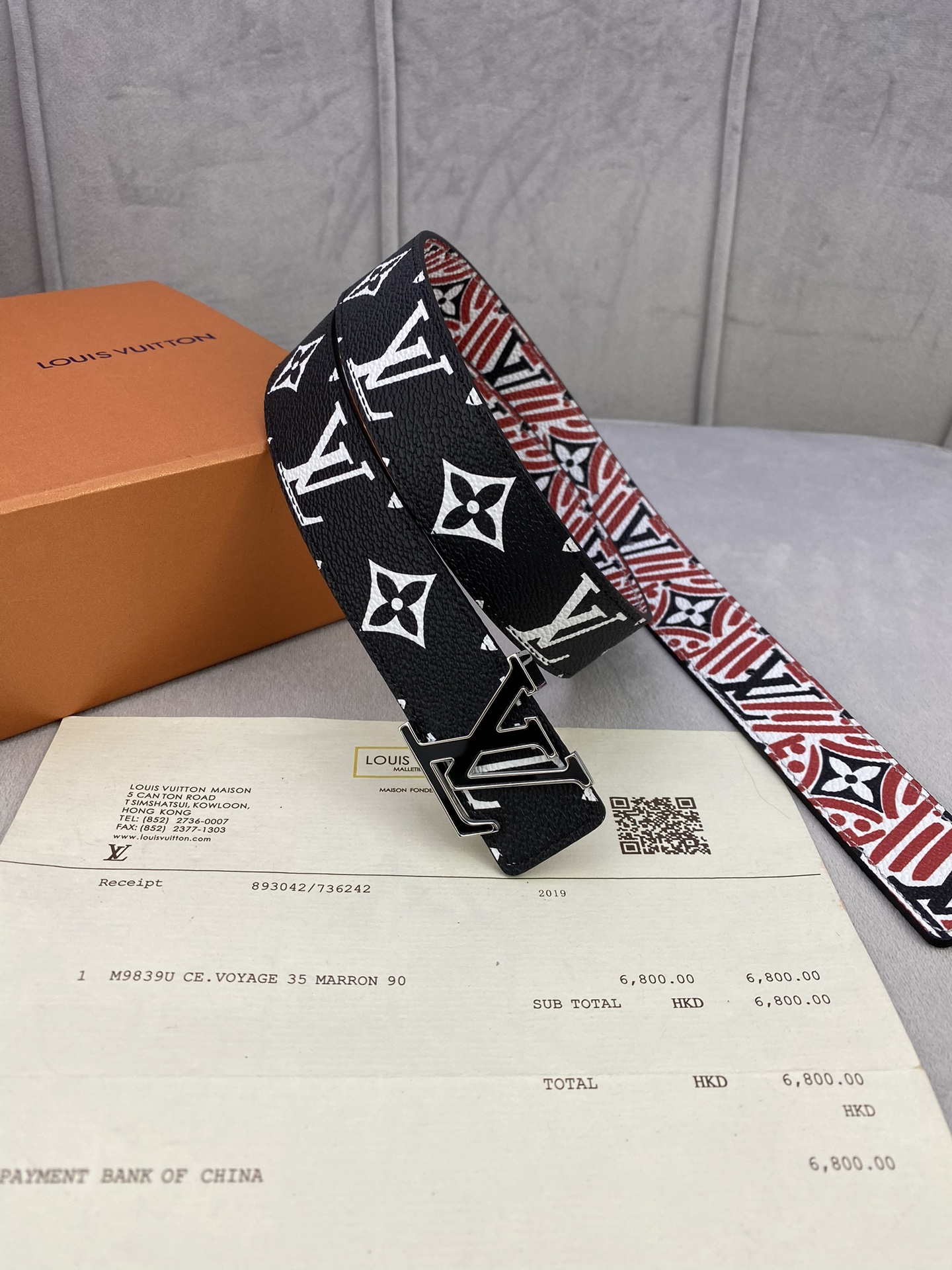 CraftyIconic腰带于2023秋冬季演绎品牌标志性元素的多面大观一面呈现Monogram帆布的艺
