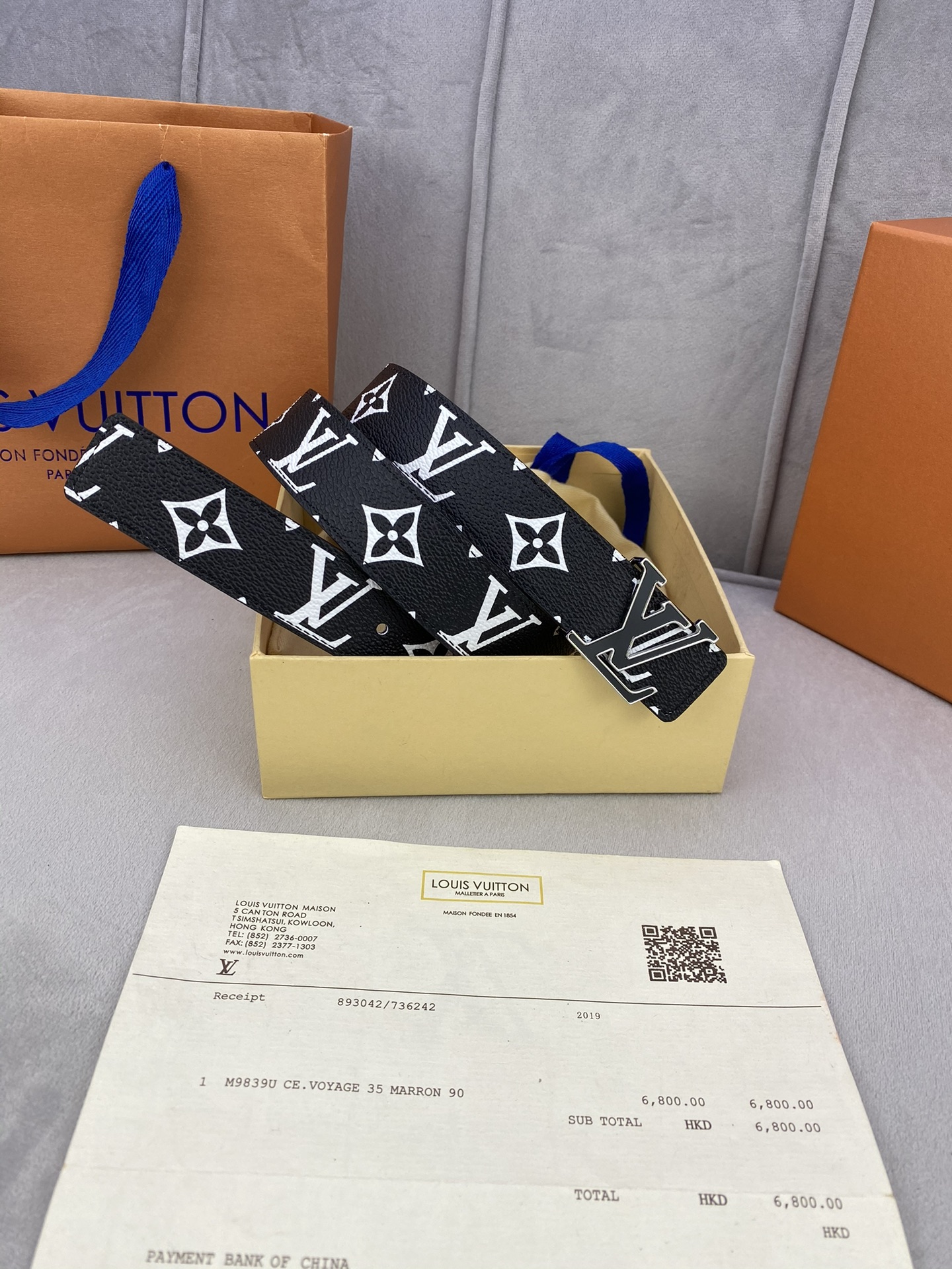 CraftyIconic腰带于2023秋冬季演绎品牌标志性元素的多面大观一面呈现Monogram帆布的艺