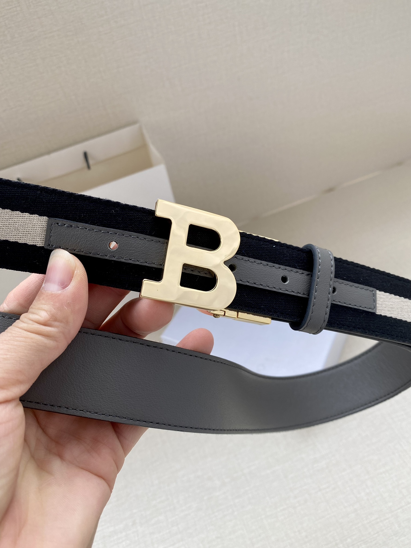BALLY巴利专柜同款男士双面用腰带宽3.4cm这款选用反面进口牛皮精制而成正面金属搭扣简约百搭可调式长