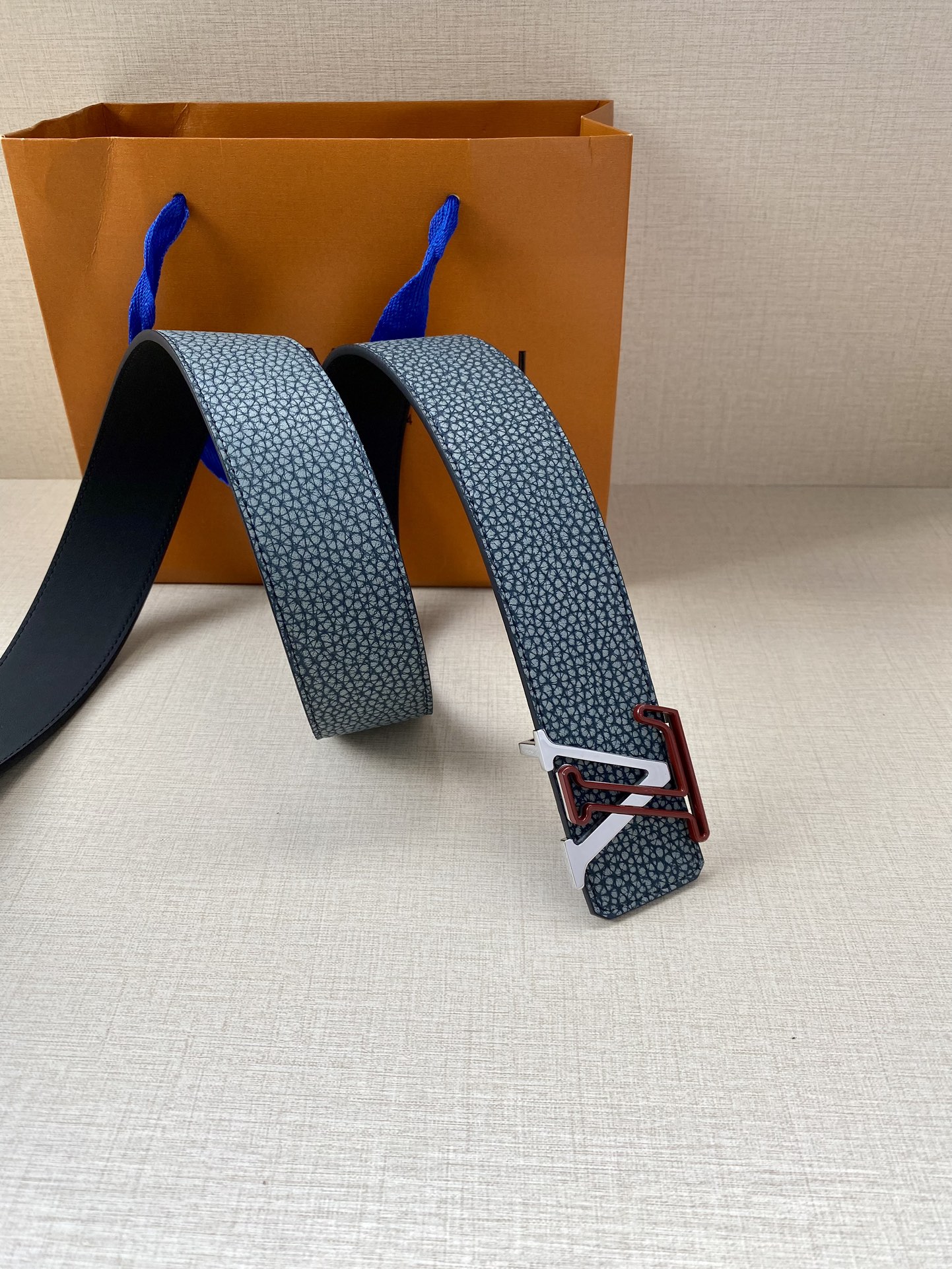 LVShapeMNGClimbing双面腰带向攀岩运动汲取灵感以喷绘MonogramClimbing图案