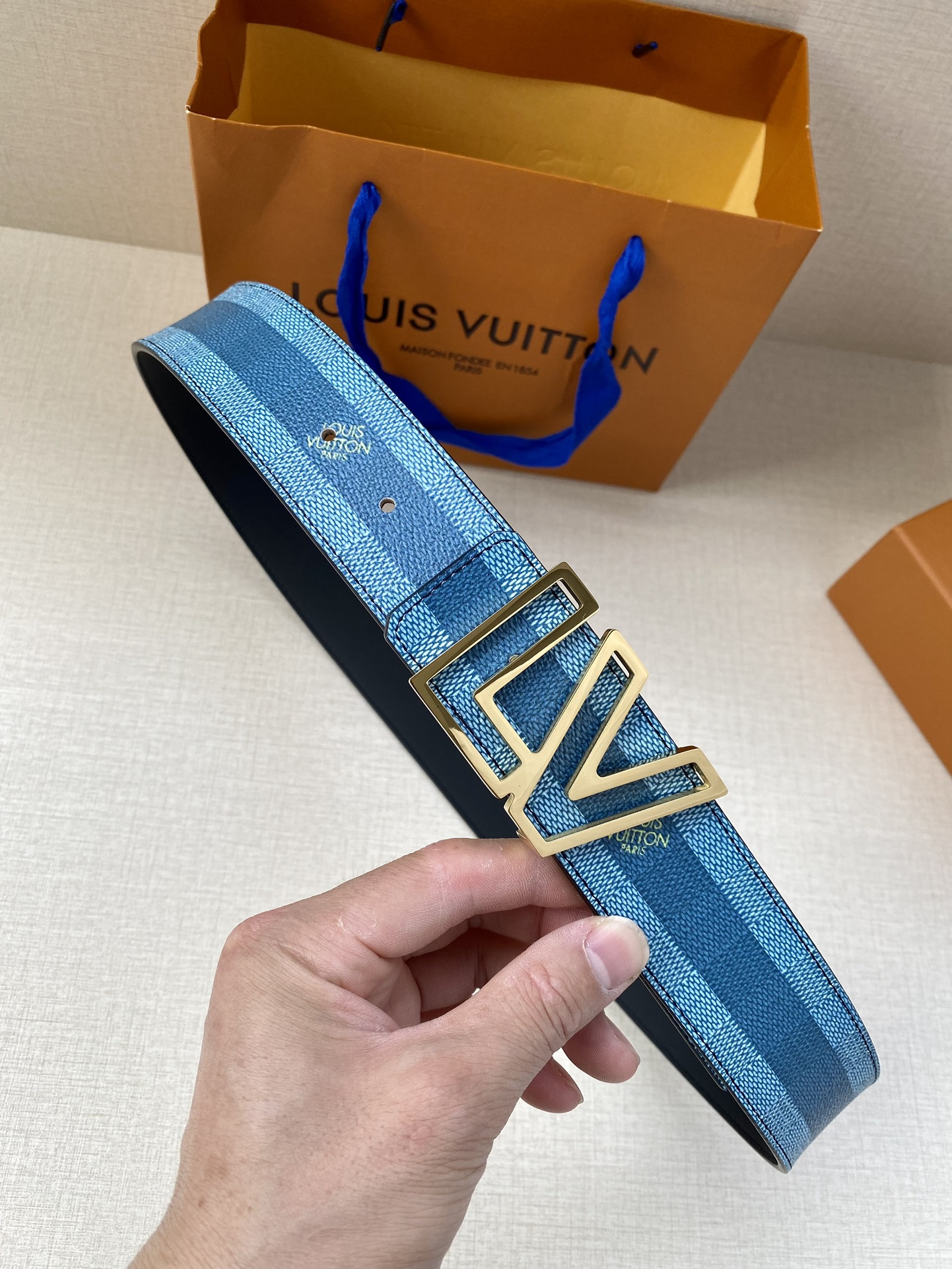 Lv原单头层底花面.内衬头层小牛皮底原单皮料定制新款不锈钢扣专柜宽度4.0