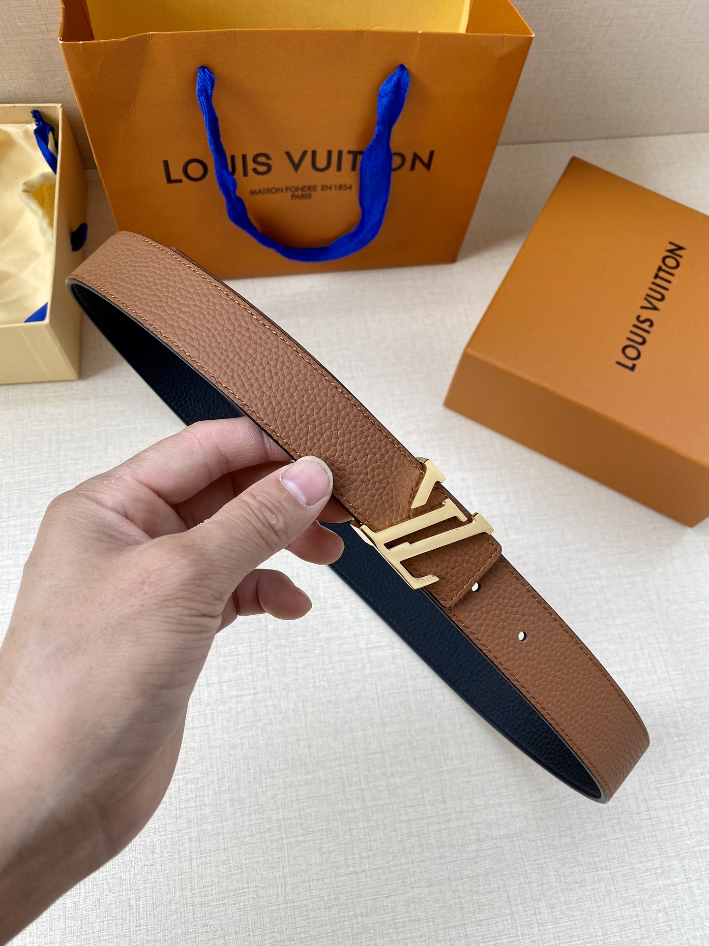 Louis Vuitton Cinturón Cuero de vaca