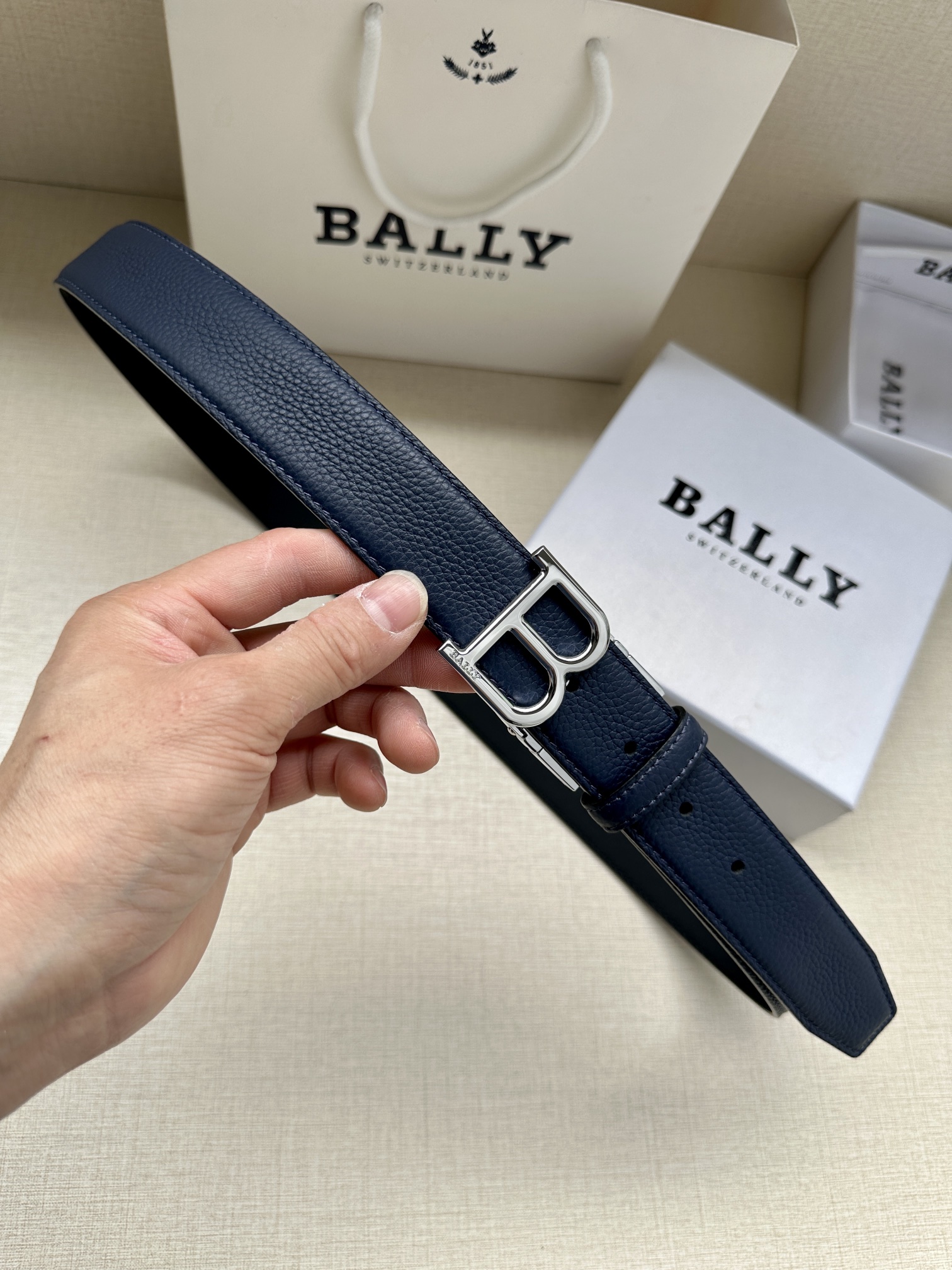 NO:138228,Original [Bali] BALLY counter new model, belt width 3.4cm, paired with pure copper belt buckle, gift gifts. Zero-gap belt, belt, bally19860909原单【巴利】BALLY专柜新款,带身宽度3.4cm,搭配纯铜皮带扣头.送礼佳品.与正品零差距皮带,皮带,bally,Belt