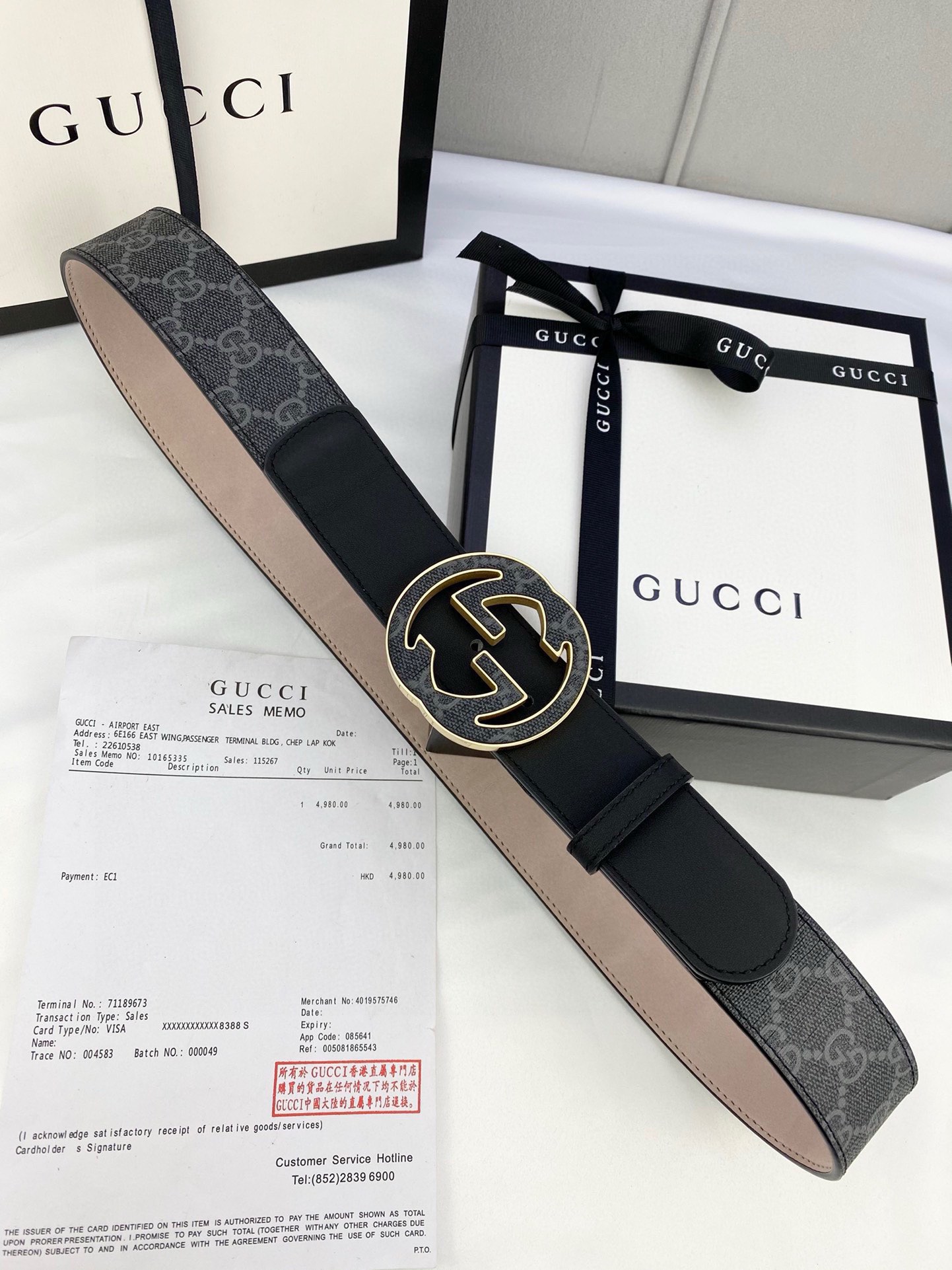 宽度4.0cmgucci这款腰带在新款系列中惊艳亮相采用以标志性米色/乌木色组合呈现的品牌双G精品钢扣字