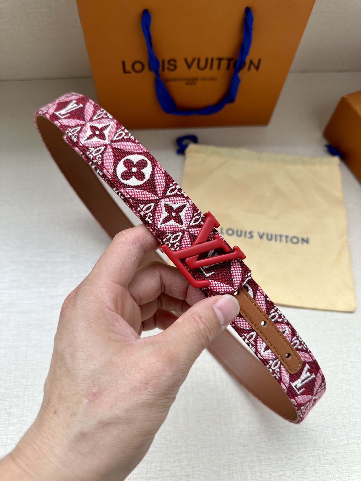Original. This 3.0 width LV Iconic reversible belt welcomes the new season with a slim cut, paired with the iconic Icon…