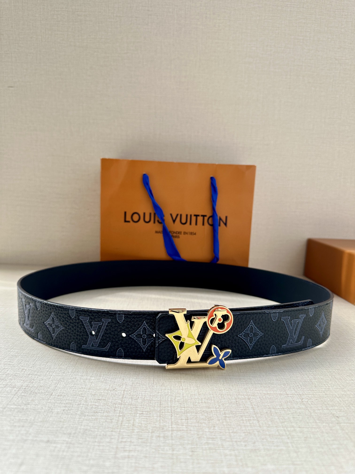 .0宽LVShaPe双面腰带以MonogramPlayground帆布展现经典元素的当代姿采尽释皮具系列