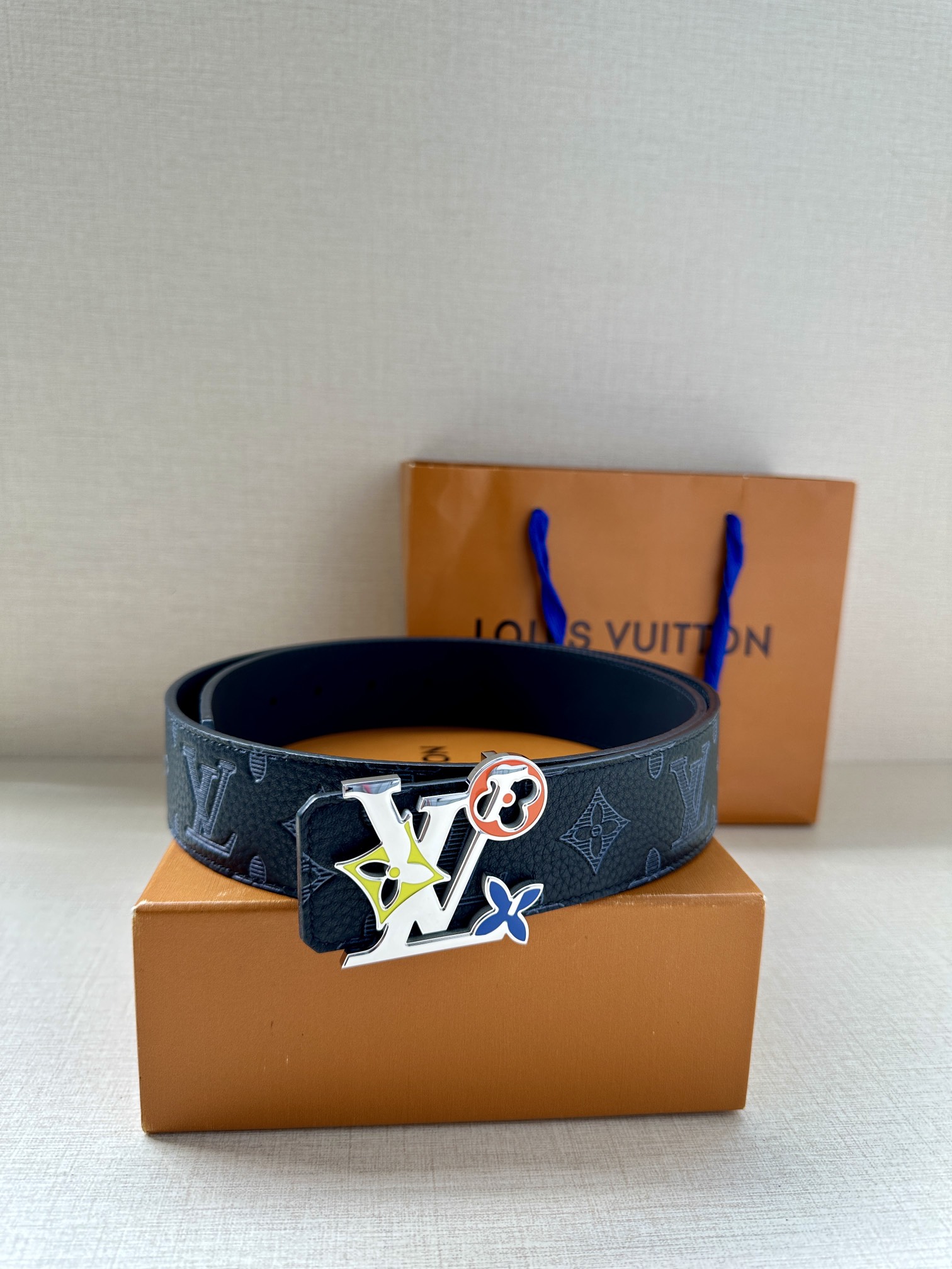.0宽LVShaPe双面腰带以MonogramPlayground帆布展现经典元素的当代姿采尽释皮具系列