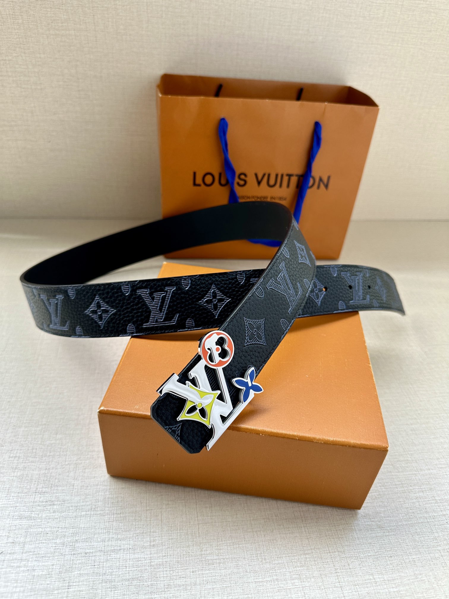 .0宽LVShaPe双面腰带以MonogramPlayground帆布展现经典元素的当代姿采尽释皮具系列