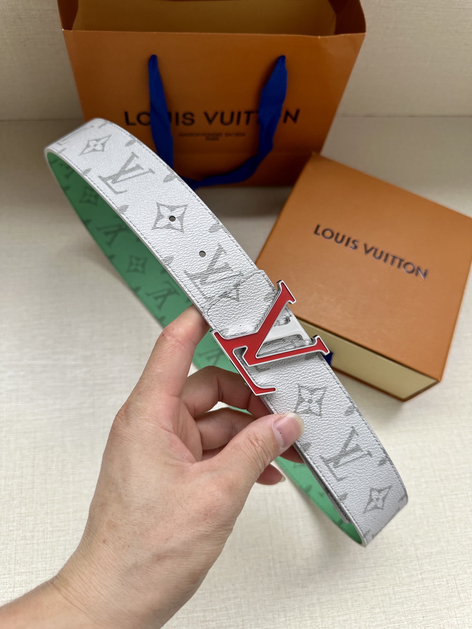 .0宽LOUISVUITTONLV路易威登绿色徽标印花双面腰带双面腰带令一展艺术气息LVPyramide