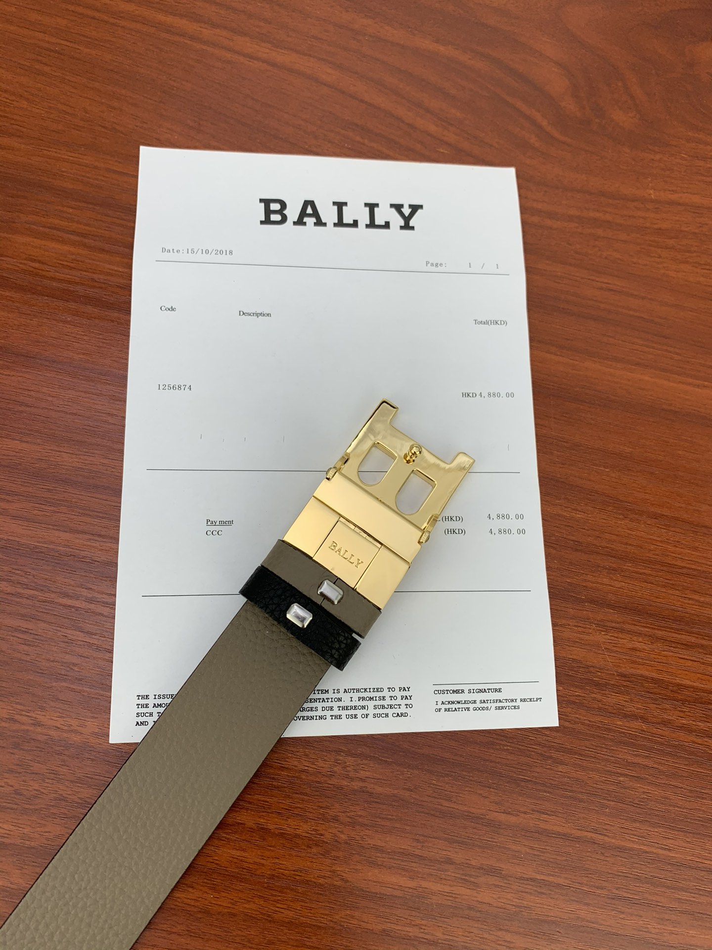 .4宽正装腰带由压纹牛皮制成双面可用BallyStripe细节银色金色金属搭扣点亮整体造型