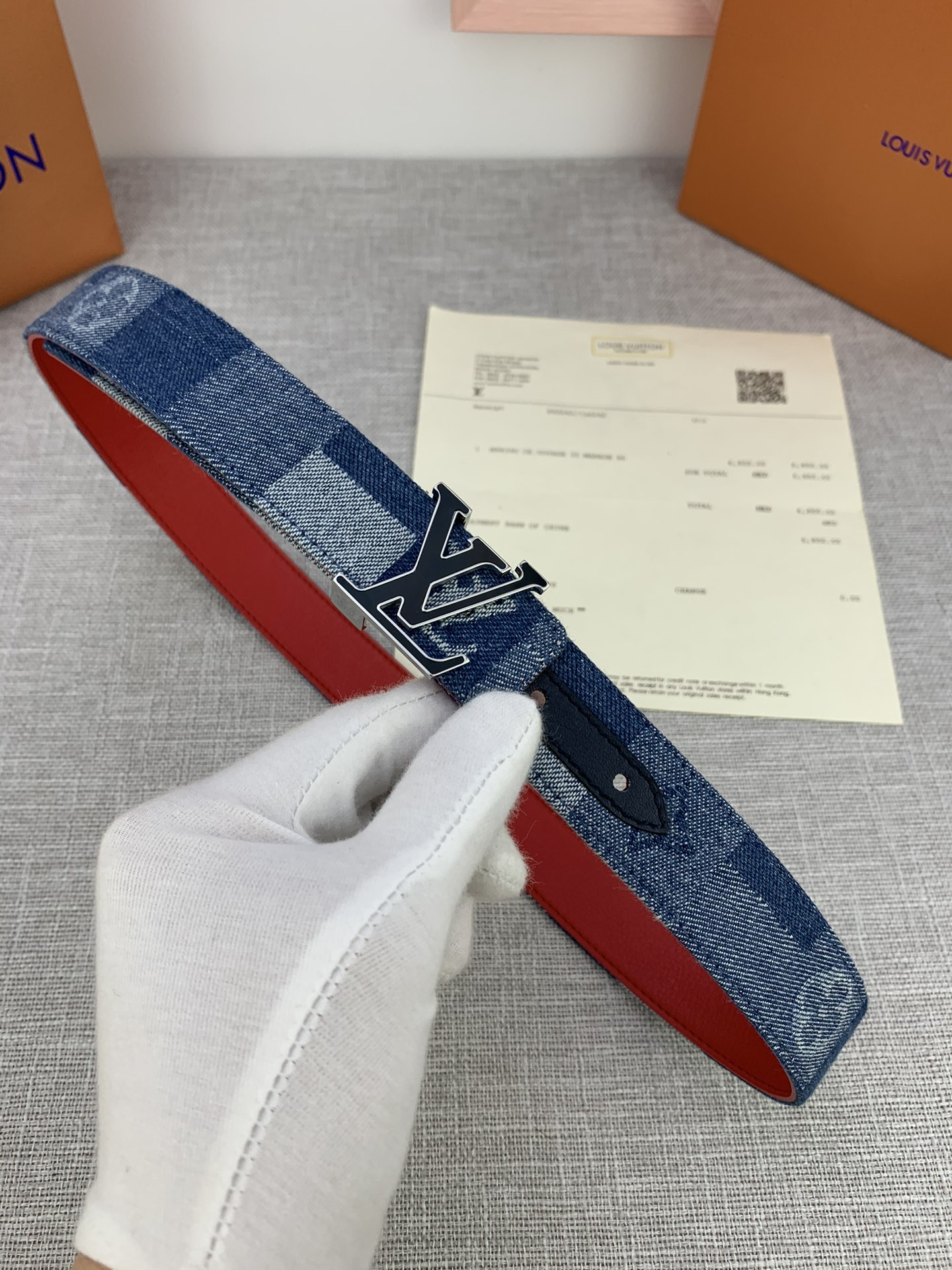 NO:139873,The original single 3.0 wide LV Iconic belt transforms classic elements from a trendy perspective. Damier pattern and Monogram pattern splicing renders tannin texture, textureless calfskin provides simple and elegant styling options, stainless steel 316 buckles add exquisite pen, belt, louis vuitton, cowhide19860909原单 3.0宽LV Iconic 腰带以潮流视角革新经典元素.Damier 图案与 Monogram 图案的拼接渲染丹宁纹理,无纹小牛皮提供素雅造型选择,精钢316扣增添精致之笔,皮带,louis vuitton,cowhide,Belt