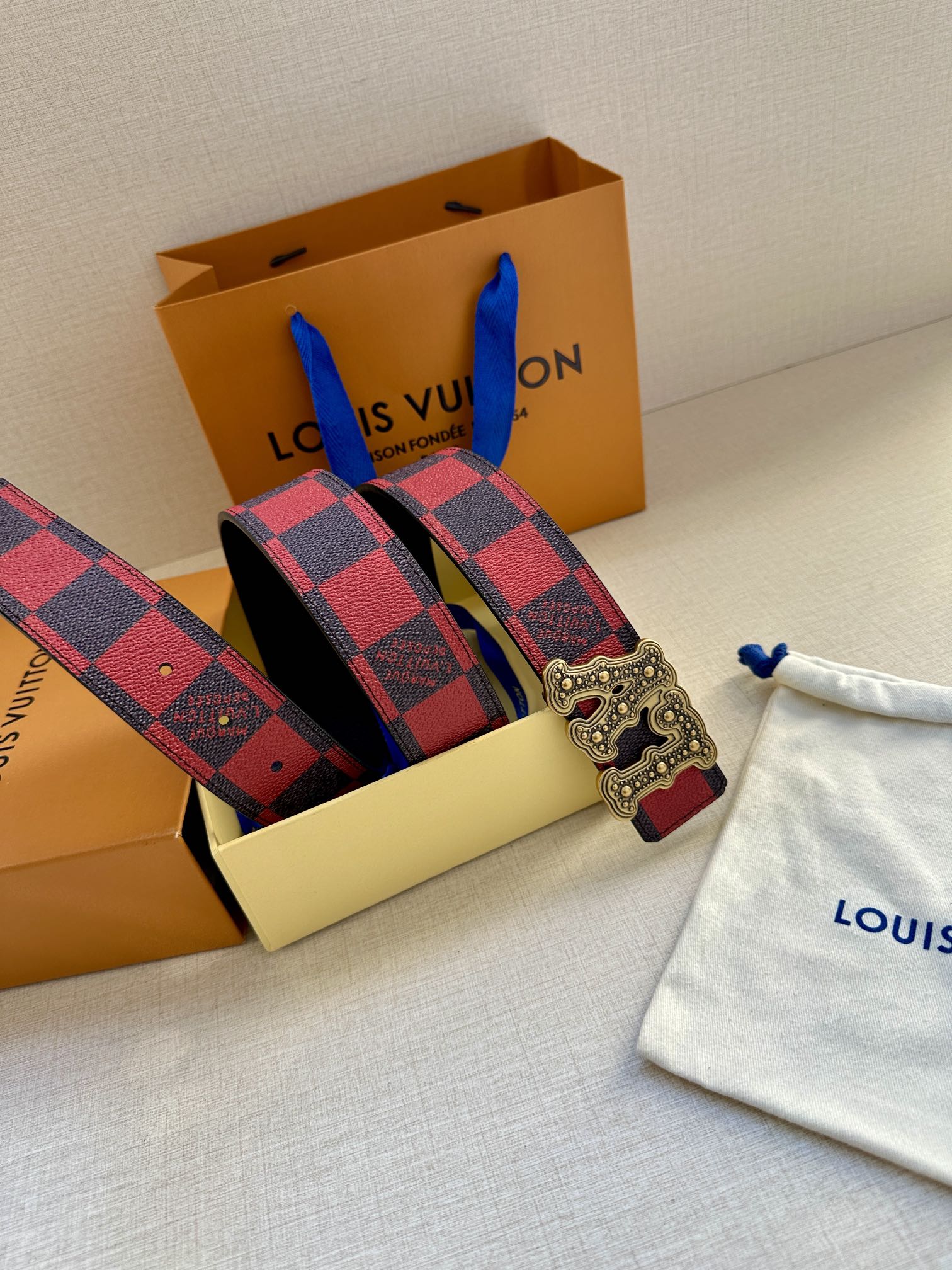 LV Style Leather Men's Belts Men's Belts Men's Belt detail image 8 from source 766552