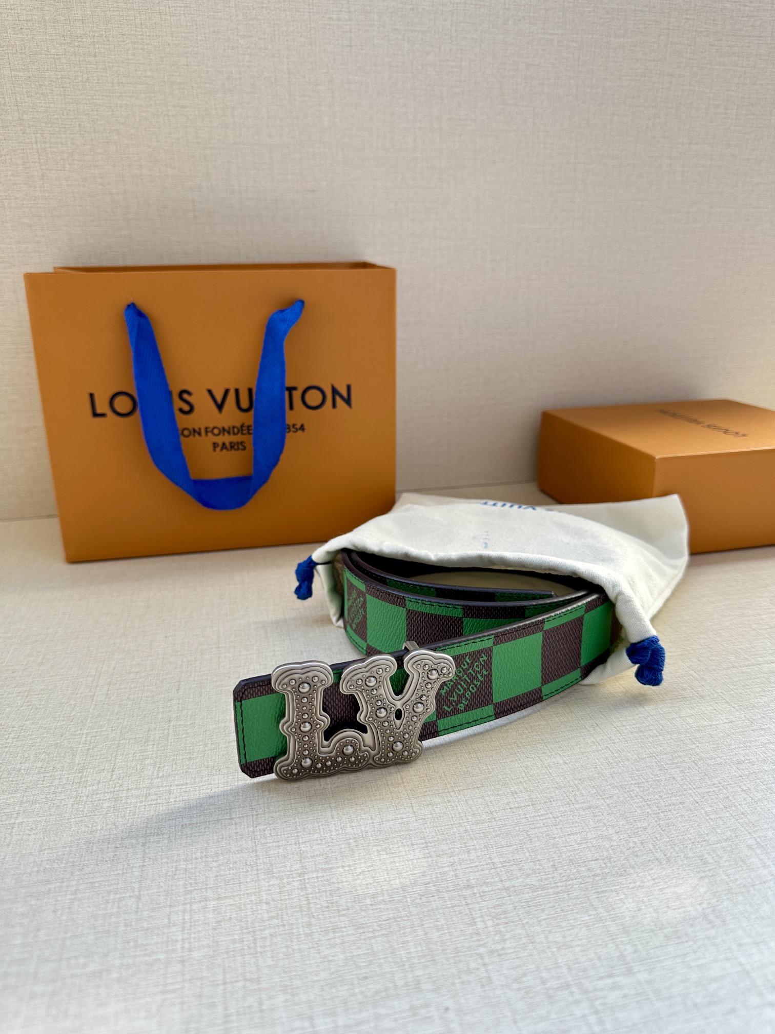 LV Style Leather Men's Belts Men's Belts Men's Belt detail image 4 from source 766554