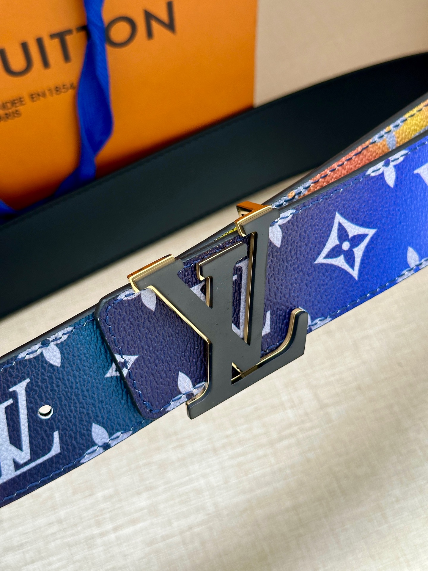  4.0宽LV Pyramide This Is Not MNG 双面腰带令 Monogram 图案沉入