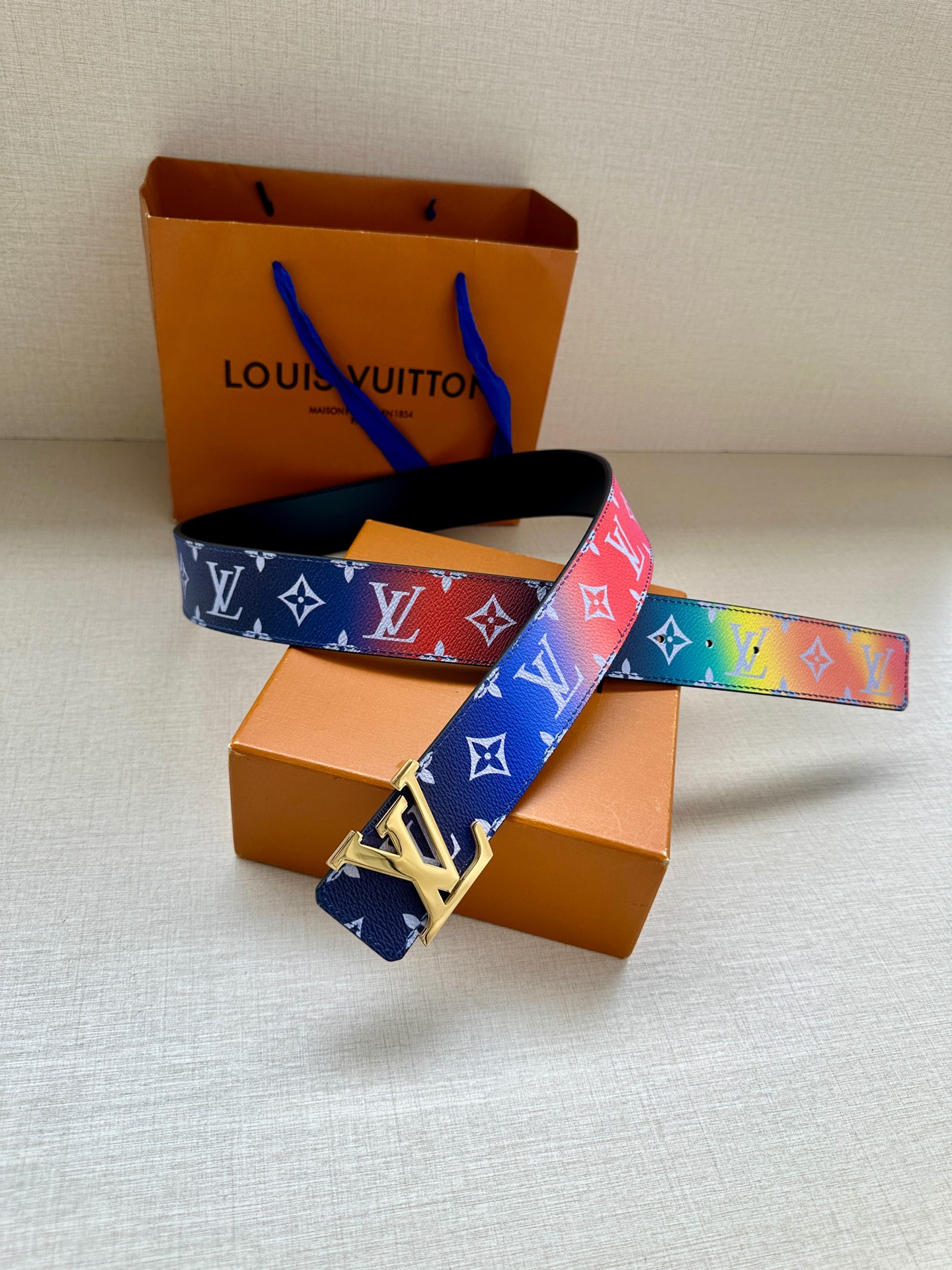  4.0宽LV Pyramide This Is Not MNG 双面腰带令 Monogram 图案沉入
