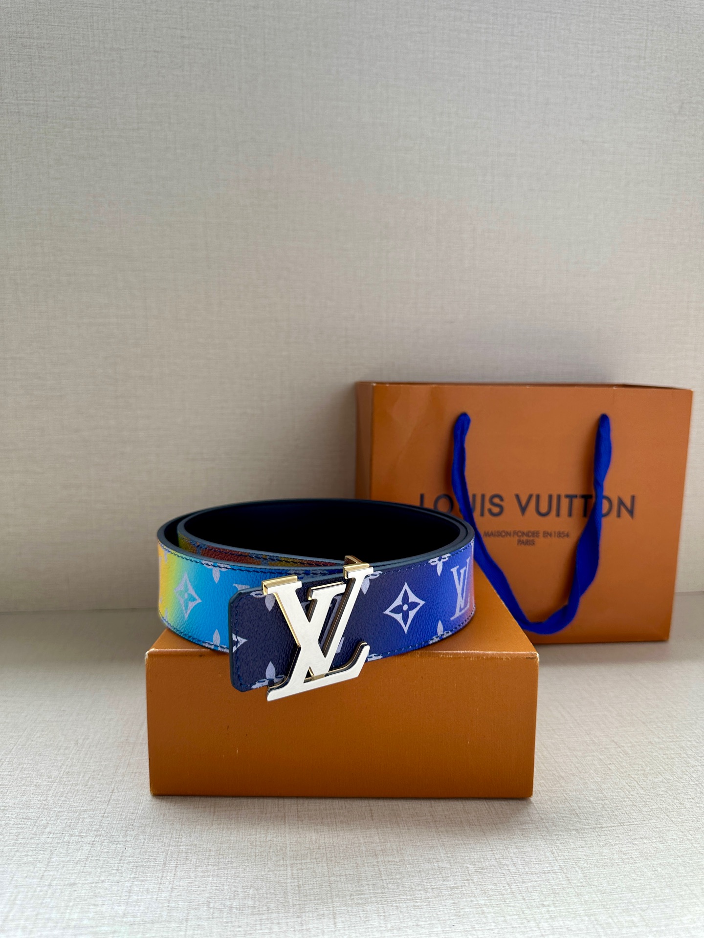  4.0宽LV Pyramide This Is Not MNG 双面腰带令 Monogram 图案沉入