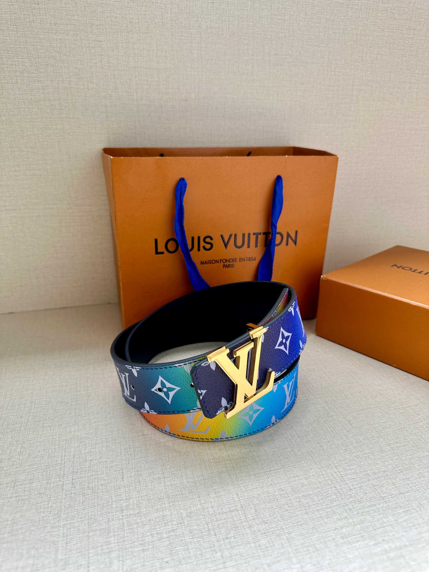  4.0宽LV Pyramide This Is Not MNG 双面腰带令 Monogram 图案沉入