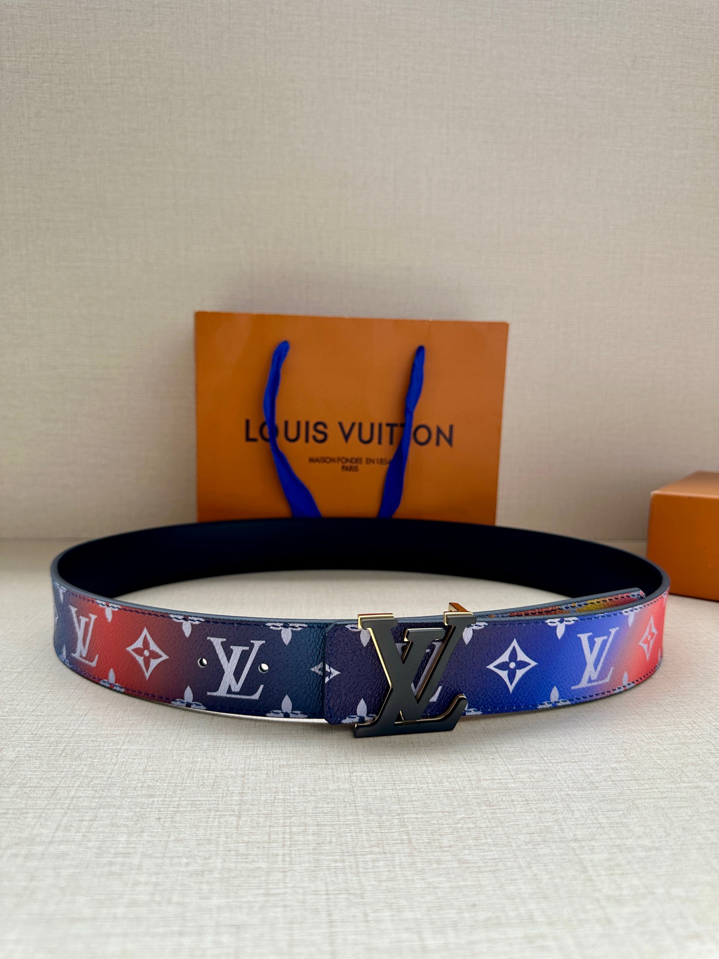  4.0宽LV Pyramide This Is Not MNG 双面腰带令 Monogram 图案沉入