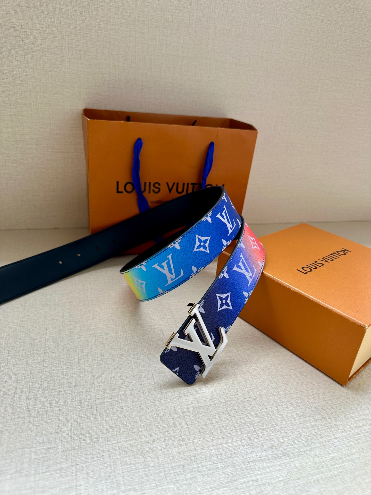  4.0宽LV Pyramide This Is Not MNG 双面腰带令 Monogram 图案沉入