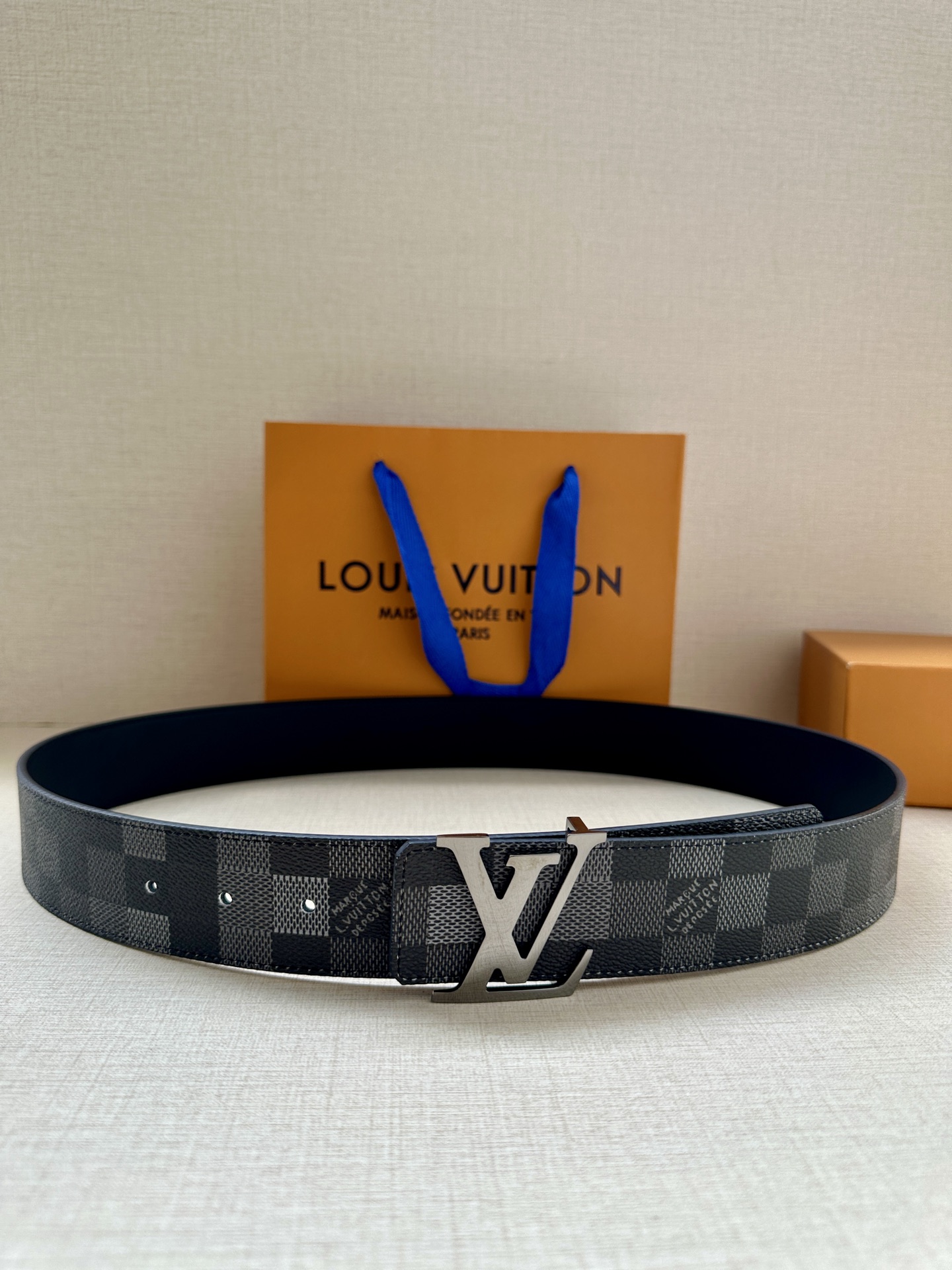 LV 4.0宽Initiales Damoflage 双面腰带 LV 字母搭扣