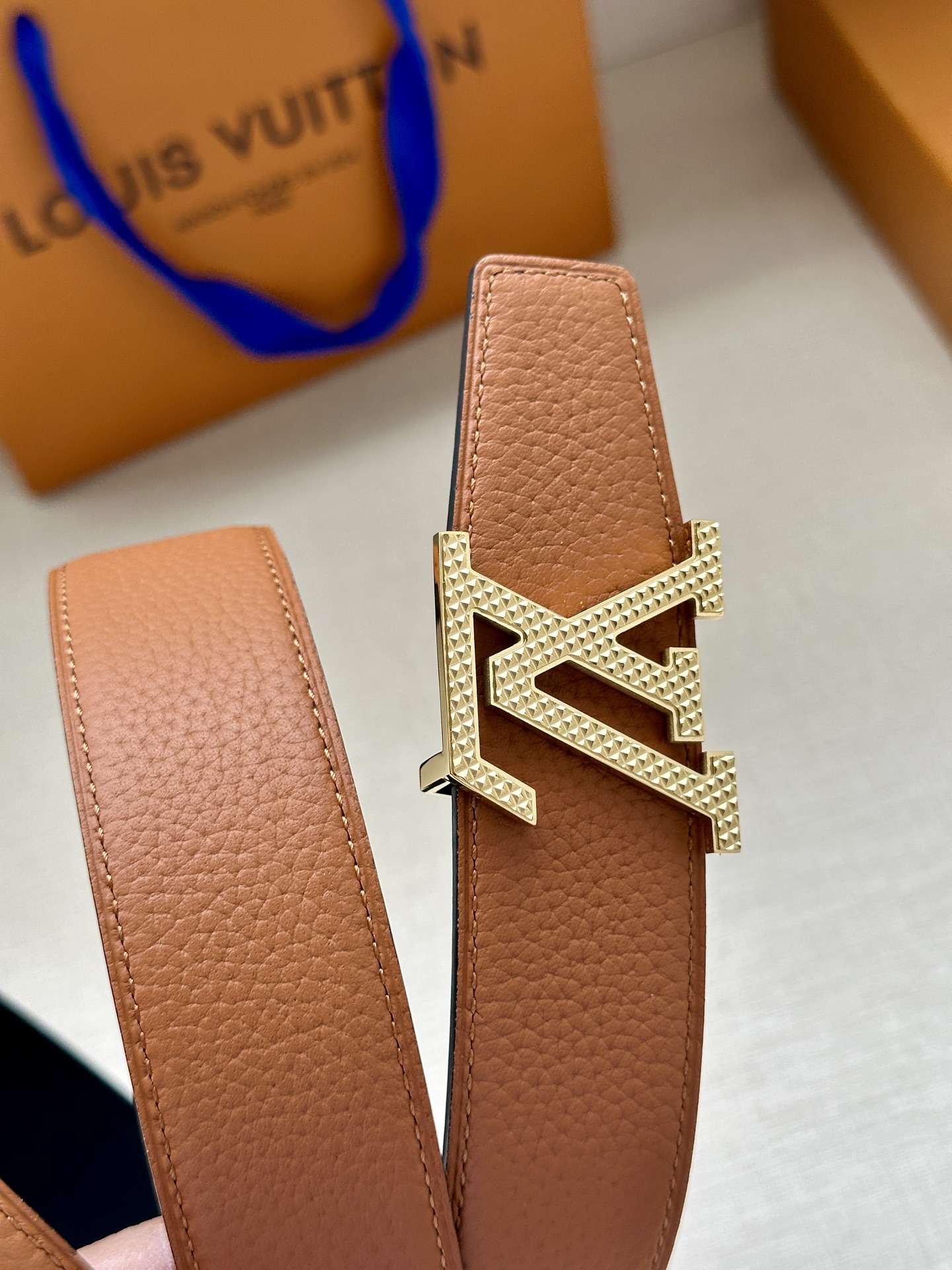 LV Heritage 双面腰带3.4宽 选取粒面皮革和纳帕皮革