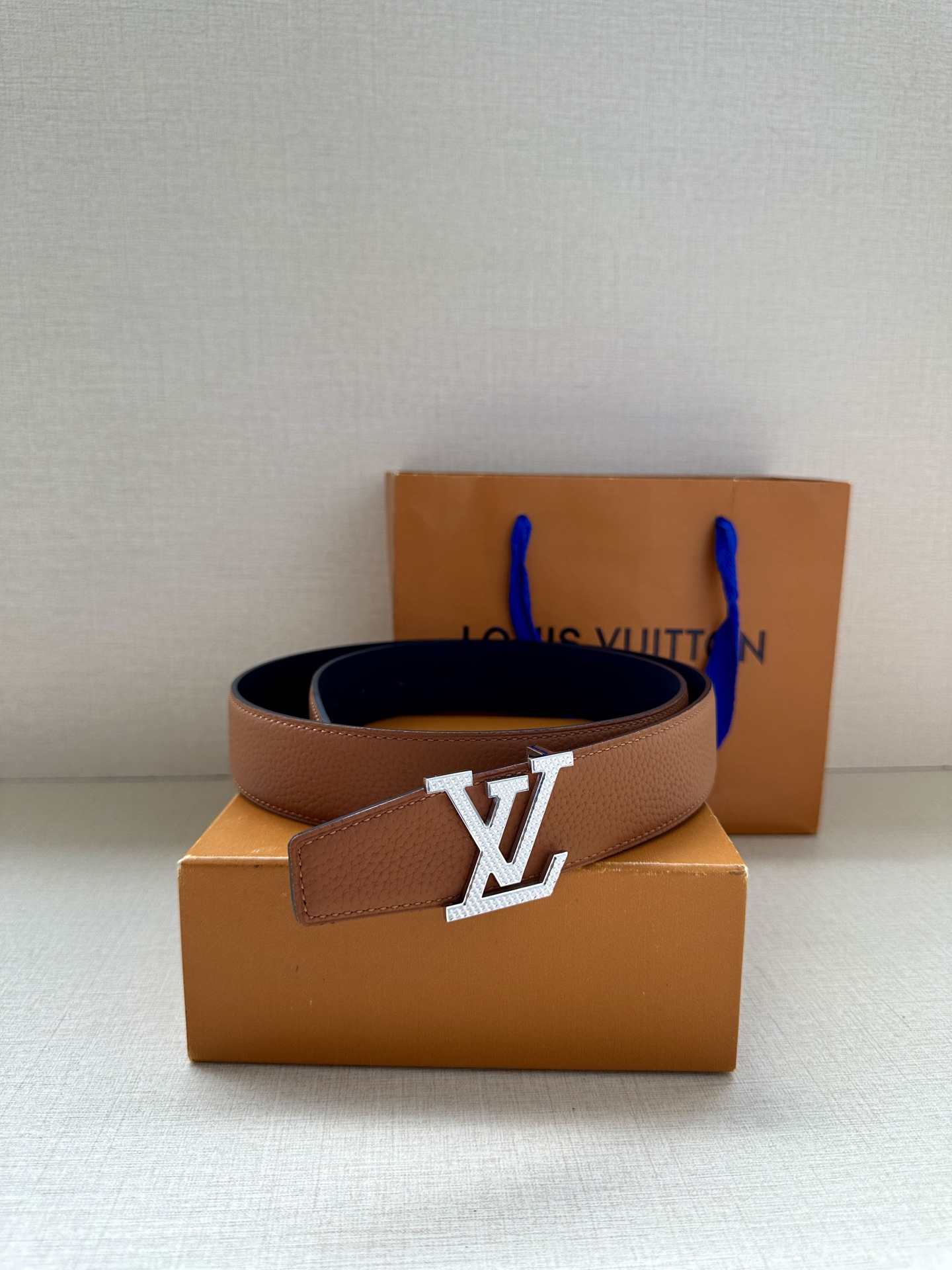 LV Heritage 双面腰带3.4宽 选取粒面皮革和纳帕皮革