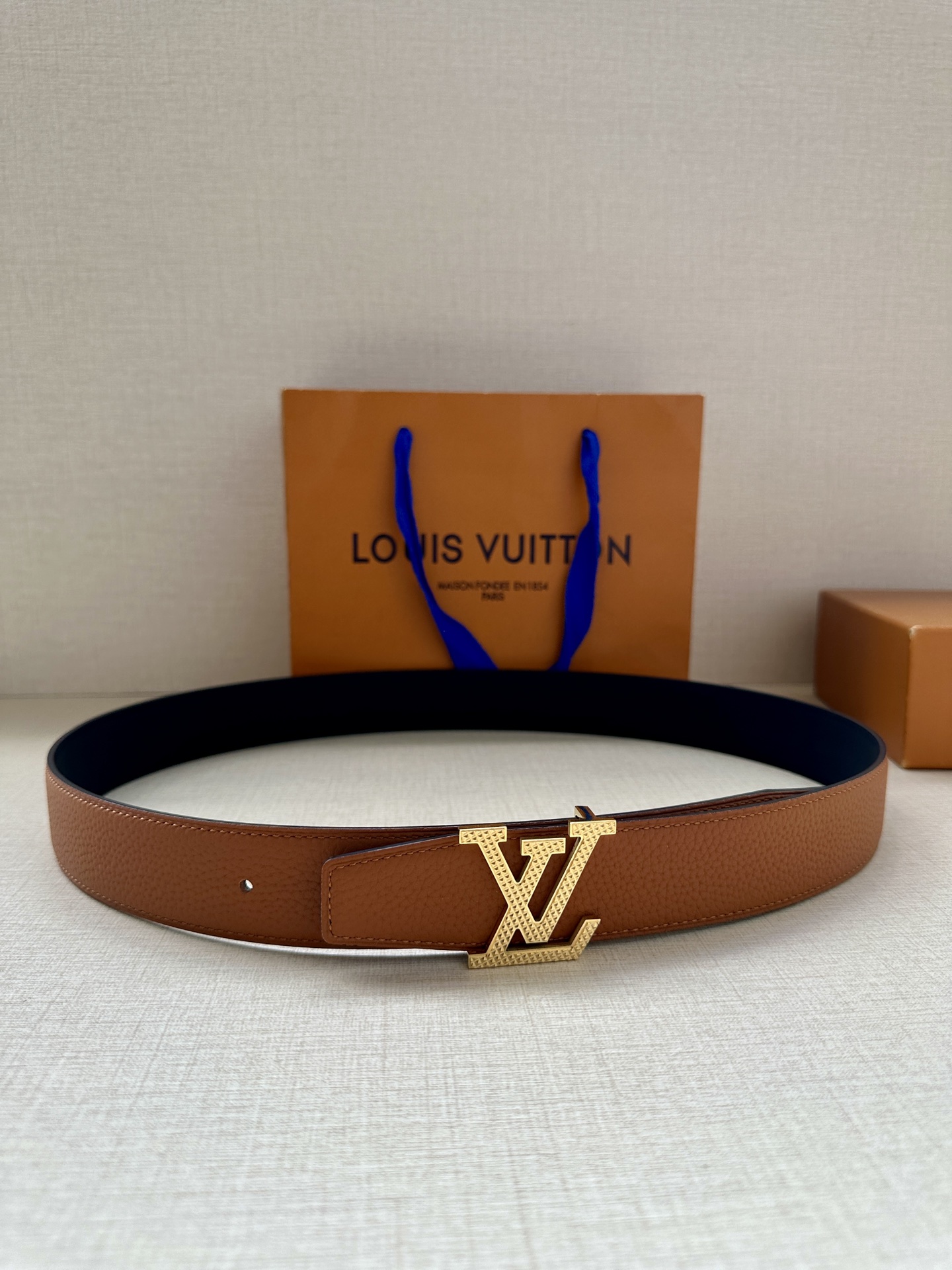 LV Heritage 双面腰带3.4宽 选取粒面皮革和纳帕皮革