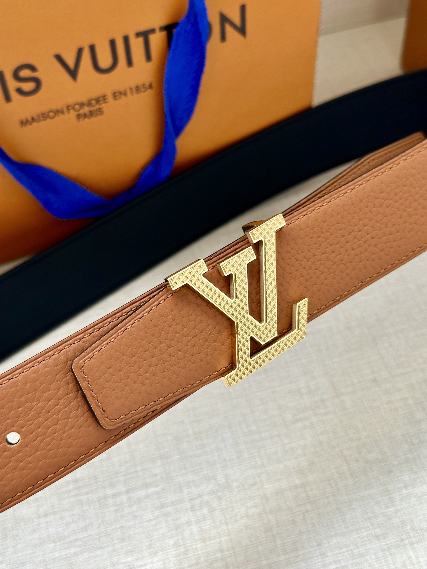 LV Heritage 双面腰带3.4宽 选取粒面皮革和纳帕皮革