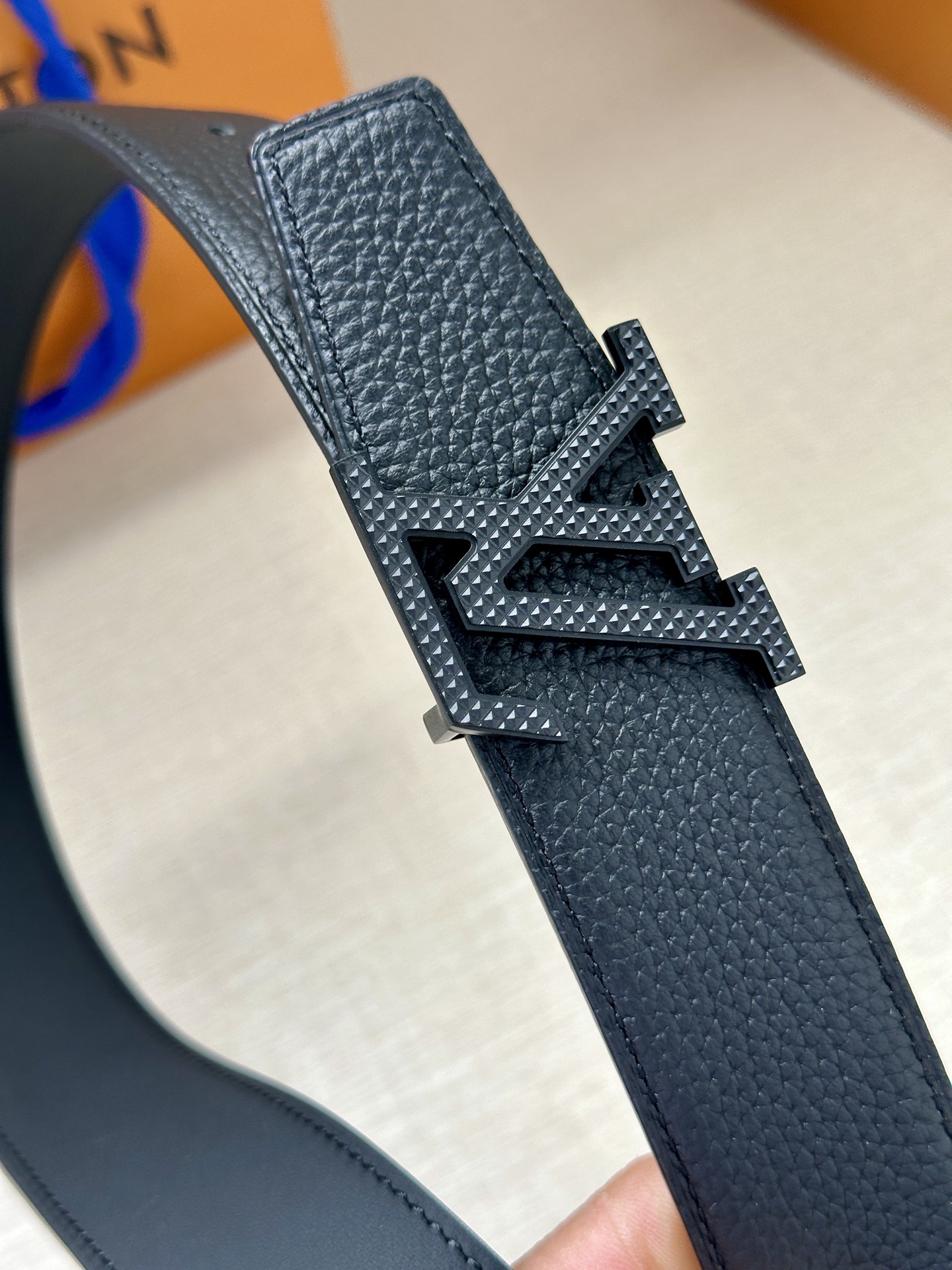 LV Heritage 双面腰带3.4宽 选取粒面皮革和纳帕皮革
