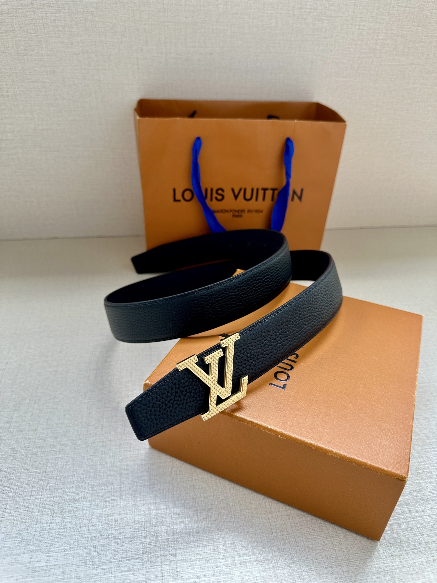 LV Heritage 双面腰带3.4宽 选取粒面皮革和纳帕皮革
