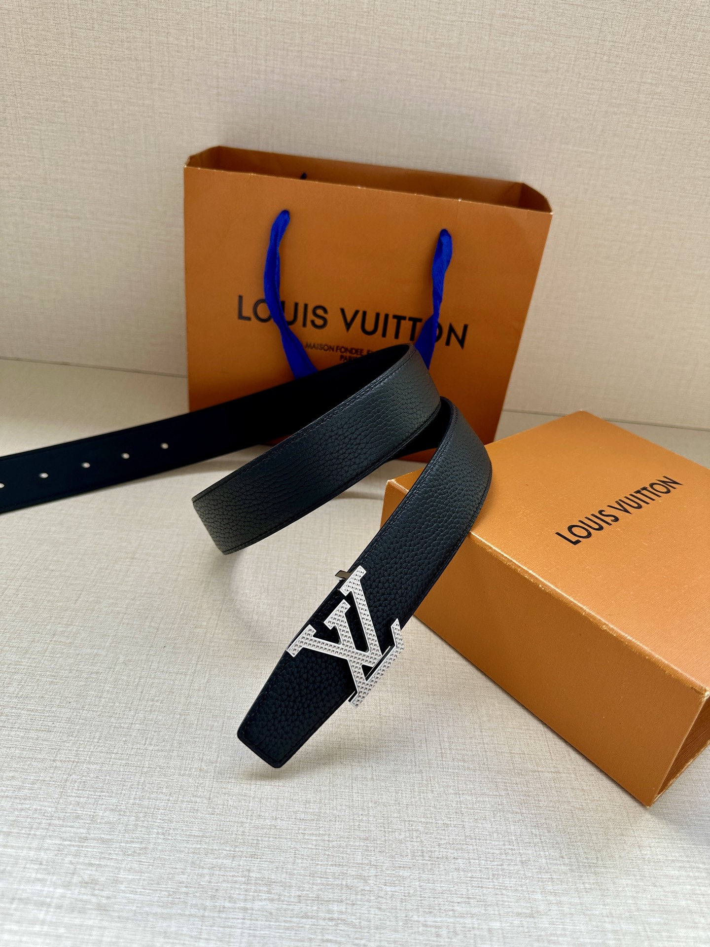 LV Heritage 双面腰带3.4宽 选取粒面皮革和纳帕皮革