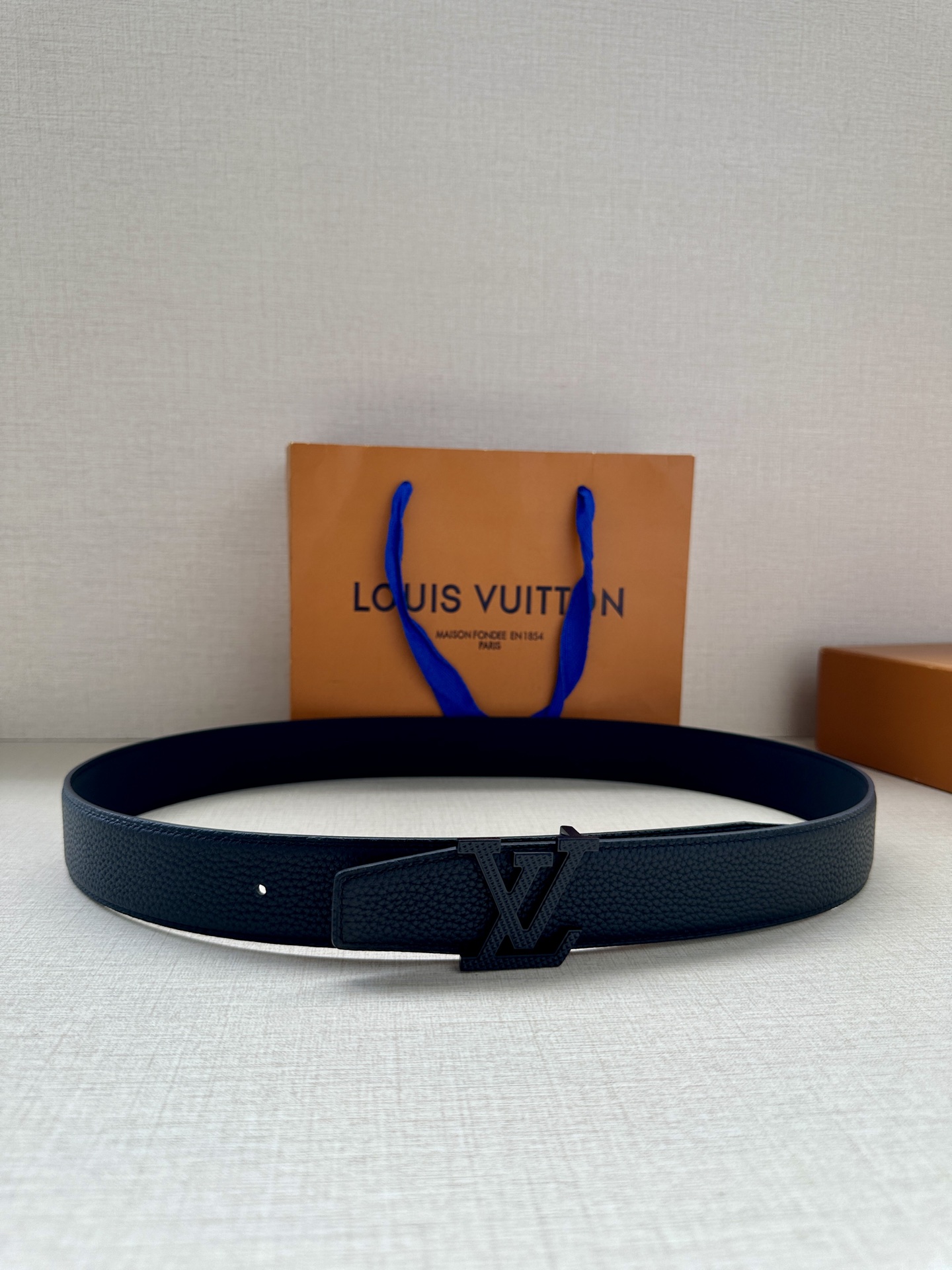 LV Heritage 双面腰带3.4宽 选取粒面皮革和纳帕皮革