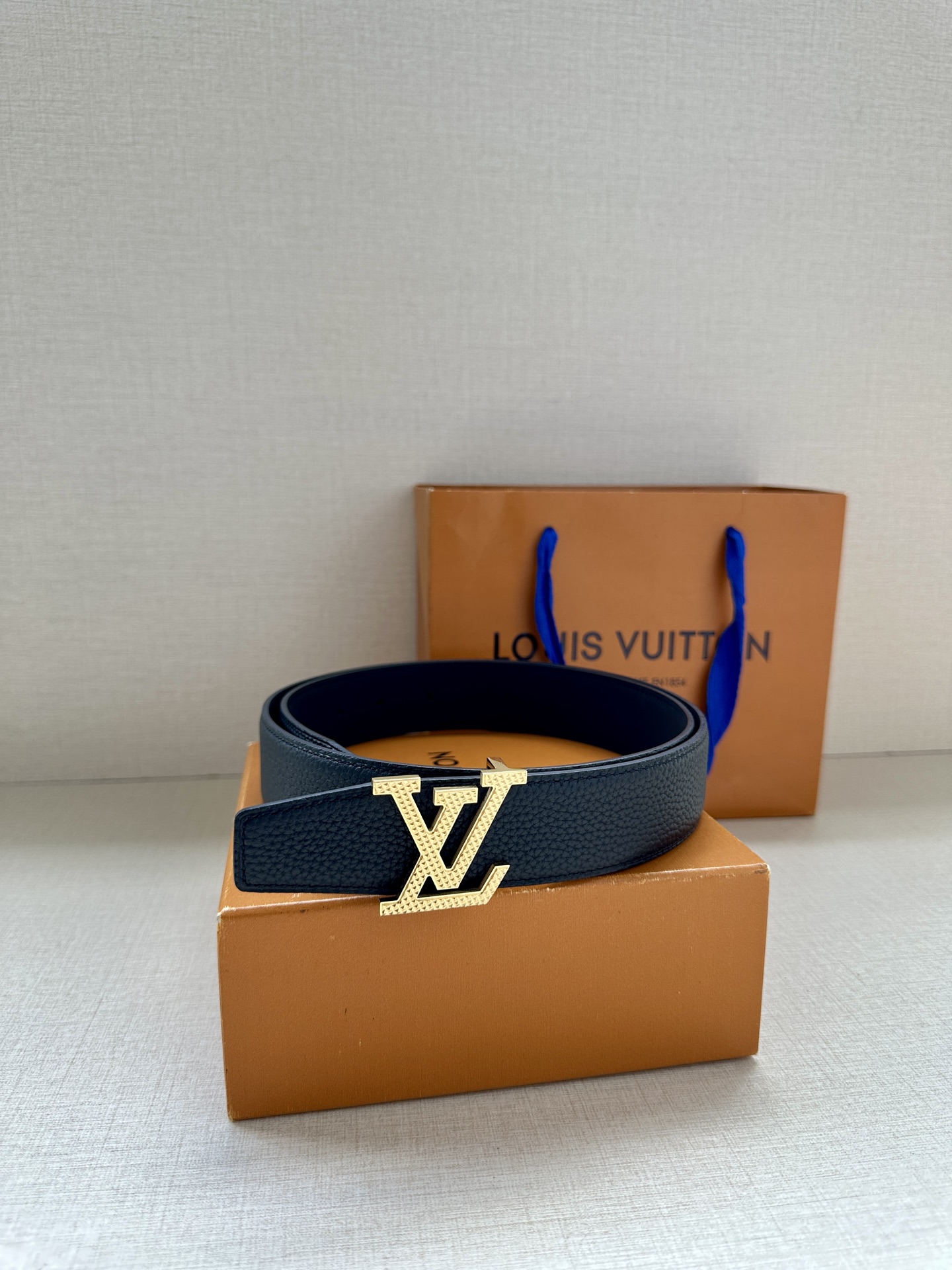 LV Heritage 双面腰带3.4宽 选取粒面皮革和纳帕皮革