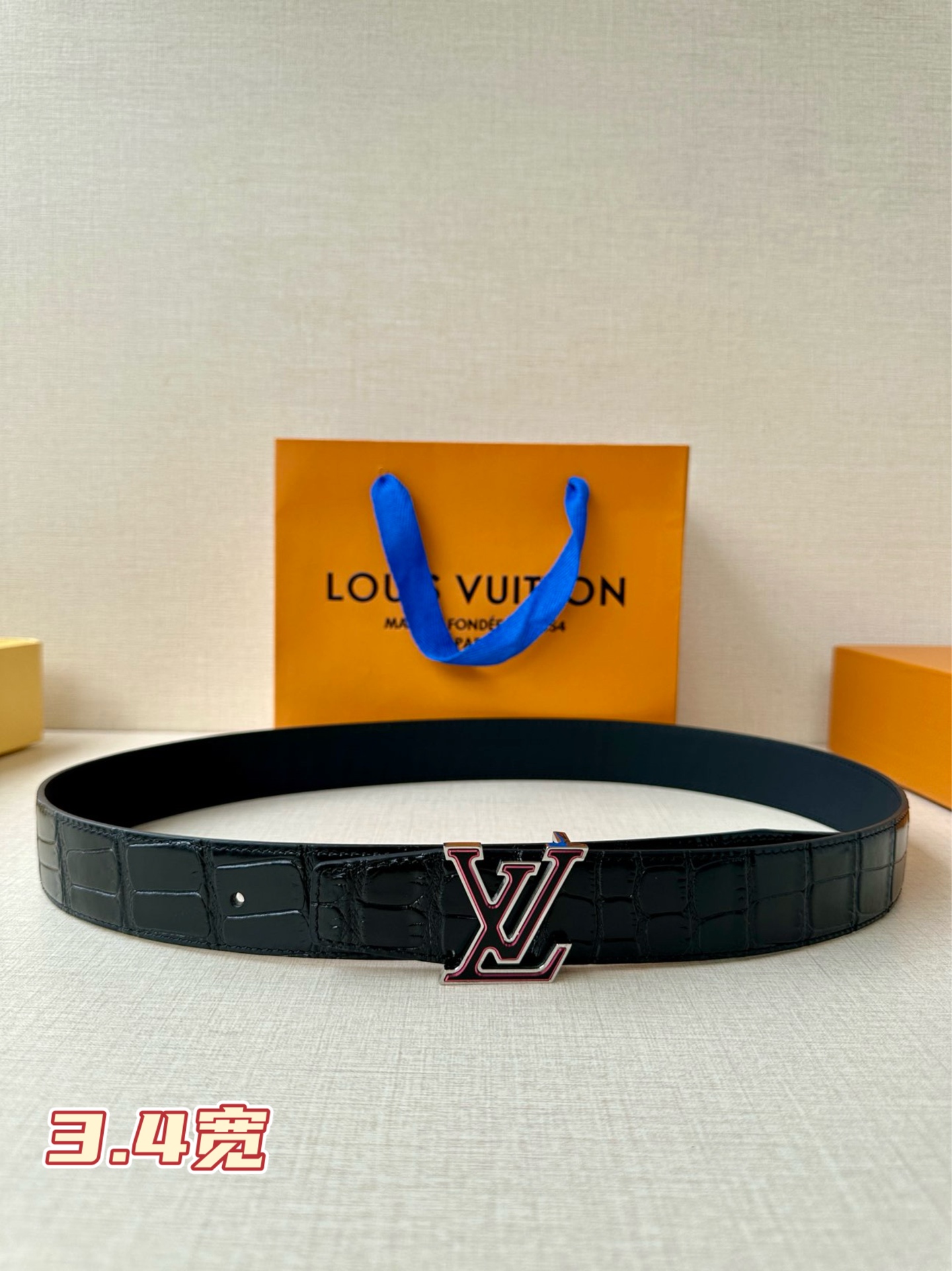  3.5宽Louis Vuitton 采用进口头层牛皮压鳄鱼肚皮搭配精致三色钢扣头.底皮原版头层牛皮宽 
