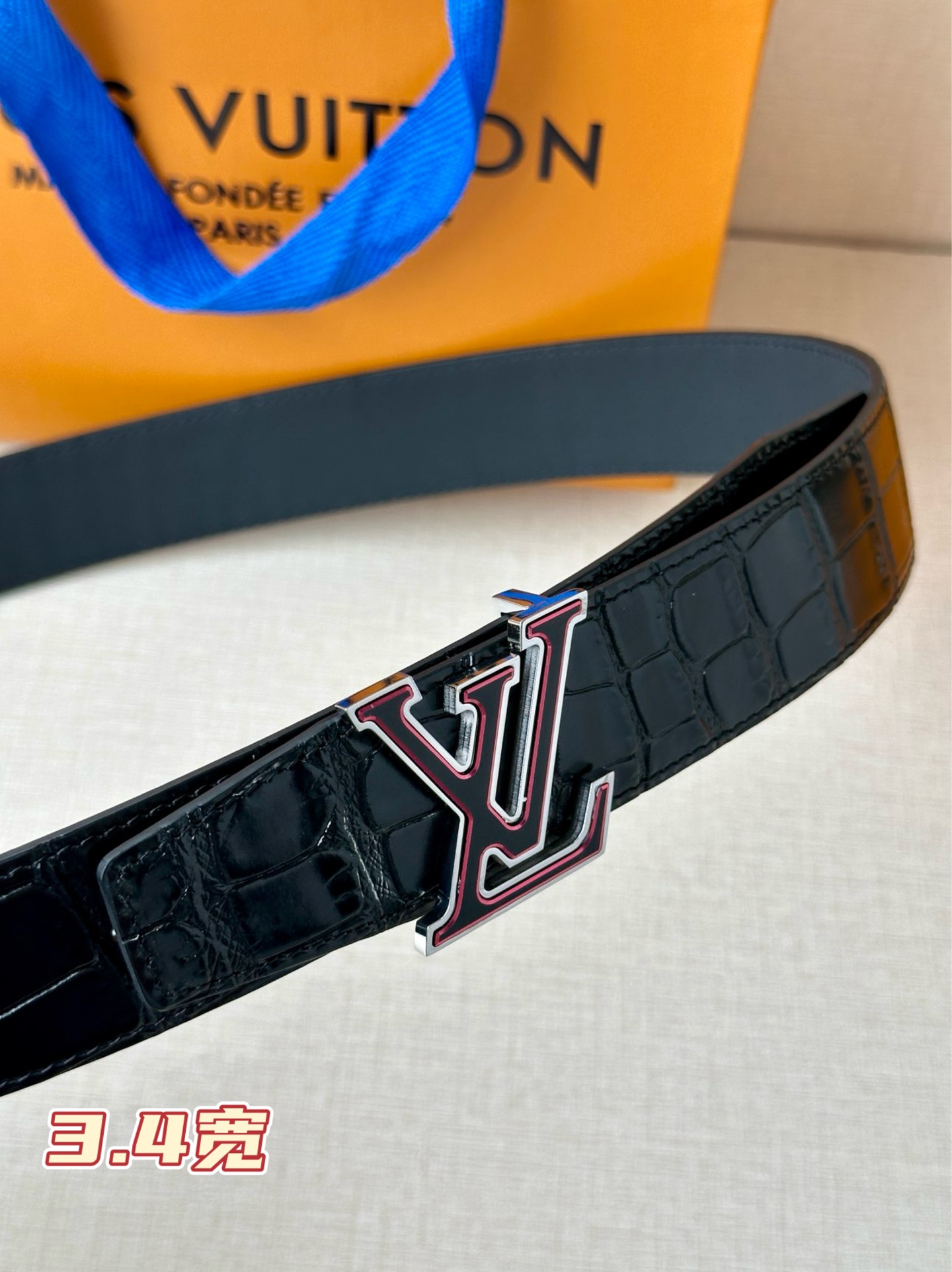  3.5宽Louis Vuitton 采用进口头层牛皮压鳄鱼肚皮搭配精致三色钢扣头.底皮原版头层牛皮宽 