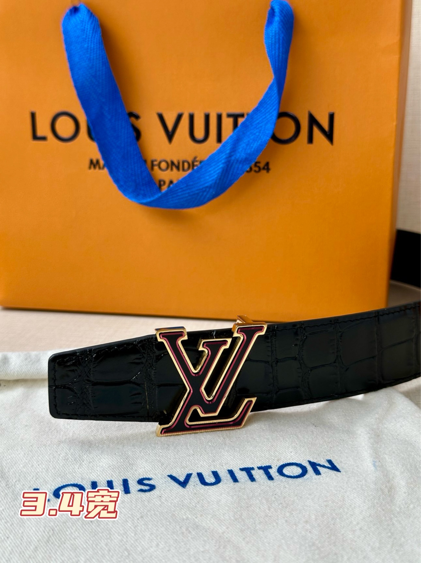  3.5宽Louis Vuitton 采用进口头层牛皮压鳄鱼肚皮搭配精致三色钢扣头.底皮原版头层牛皮宽 